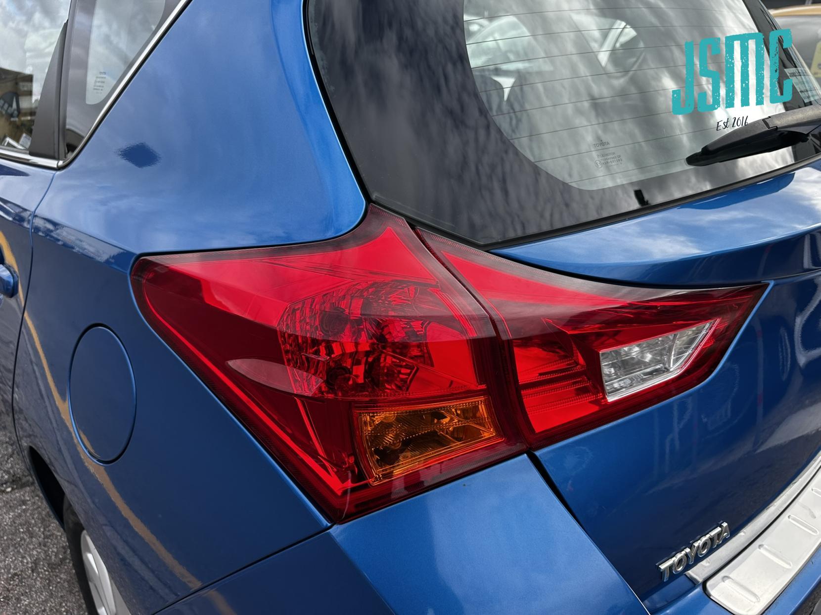 Toyota Auris 1.33 Dual VVT-i Icon Hatchback 5dr Petrol Manual Euro 5 (s/s) (101 ps)