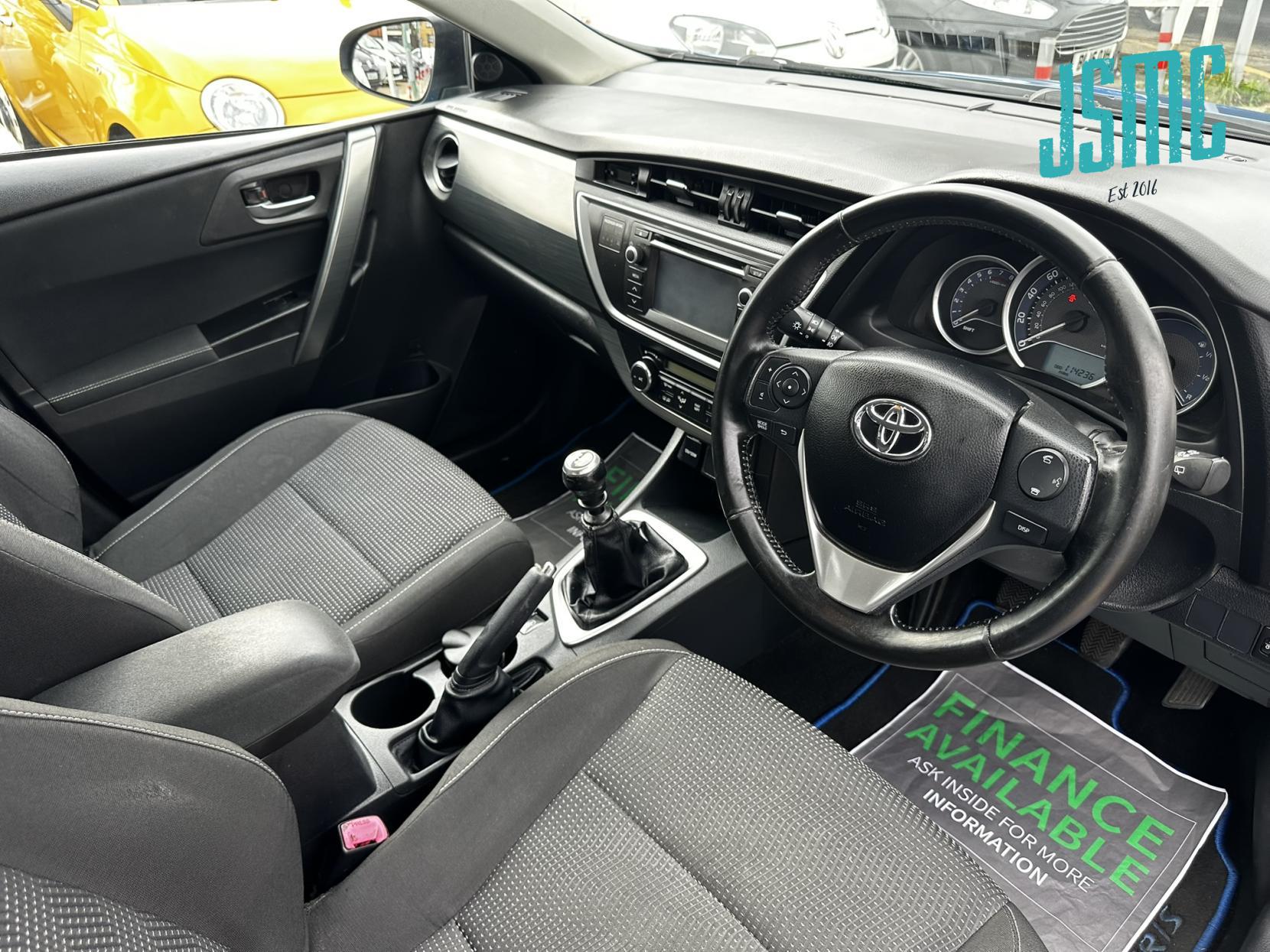 Toyota Auris 1.33 Dual VVT-i Icon Hatchback 5dr Petrol Manual Euro 5 (s/s) (101 ps)