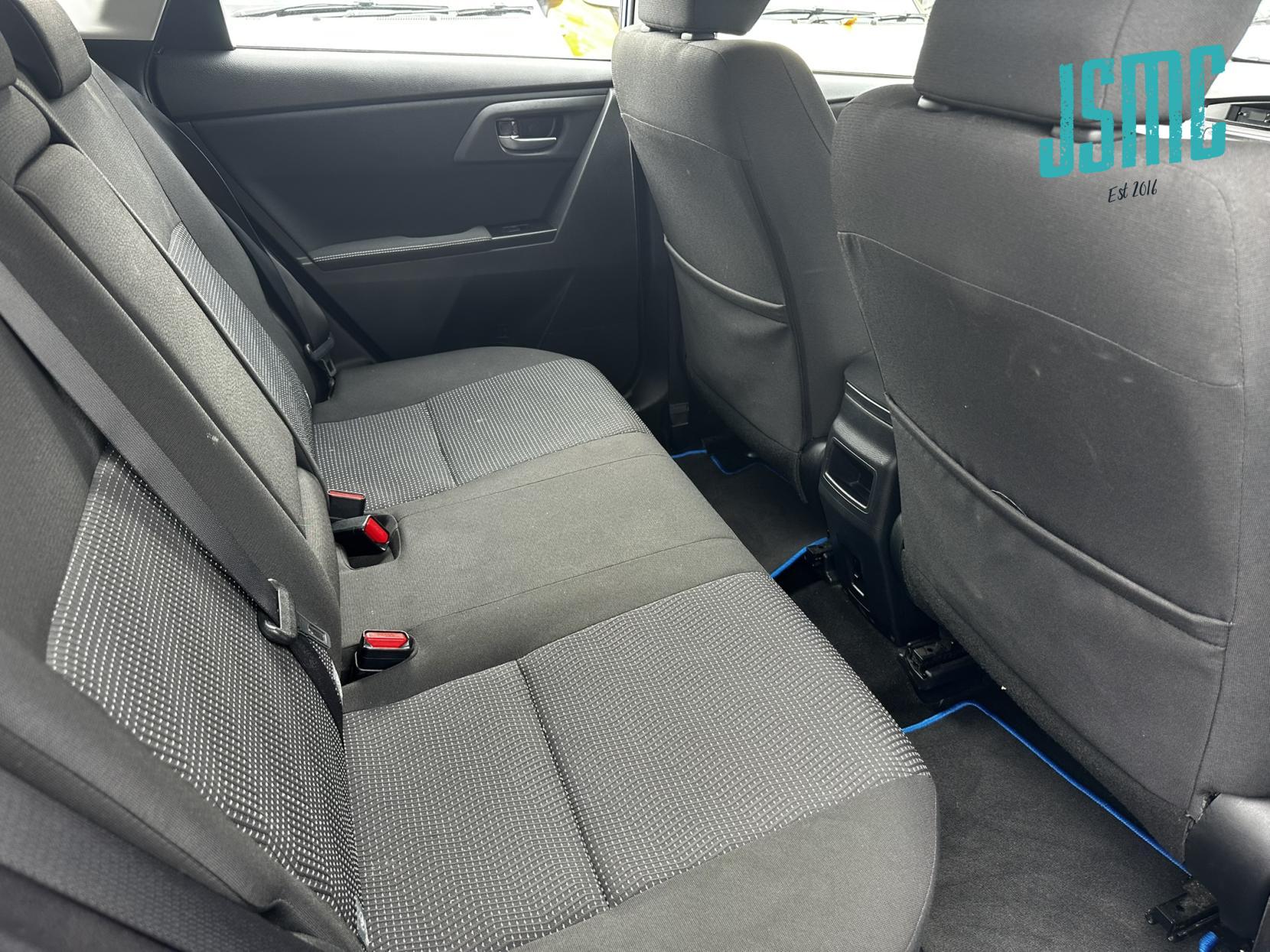 Toyota Auris 1.33 Dual VVT-i Icon Hatchback 5dr Petrol Manual Euro 5 (s/s) (101 ps)