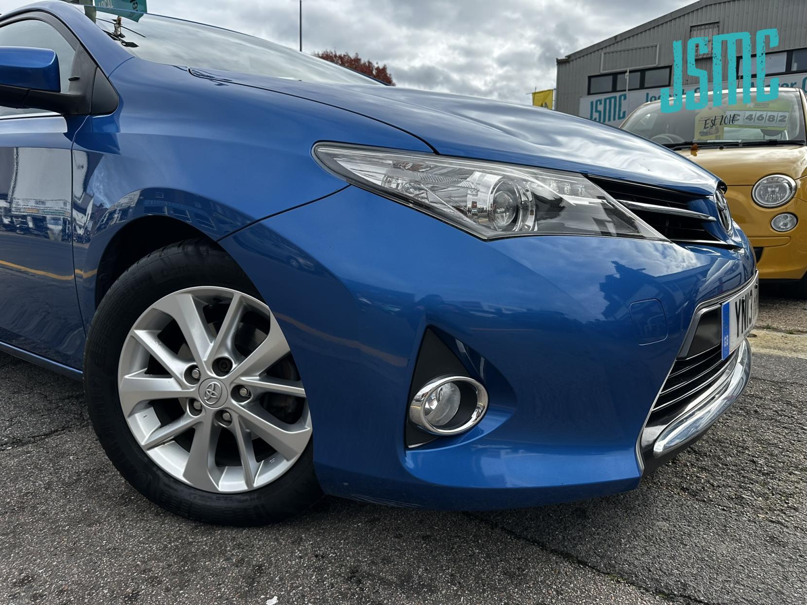 Toyota Auris 1.33 Dual VVT-i Icon Hatchback 5dr Petrol Manual Euro 5 (s/s) (101 ps)