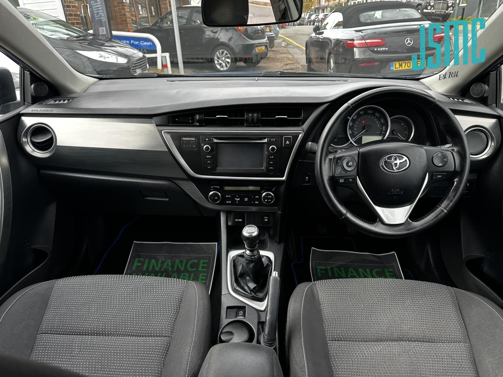 Toyota Auris 1.33 Dual VVT-i Icon Hatchback 5dr Petrol Manual Euro 5 (s/s) (101 ps)