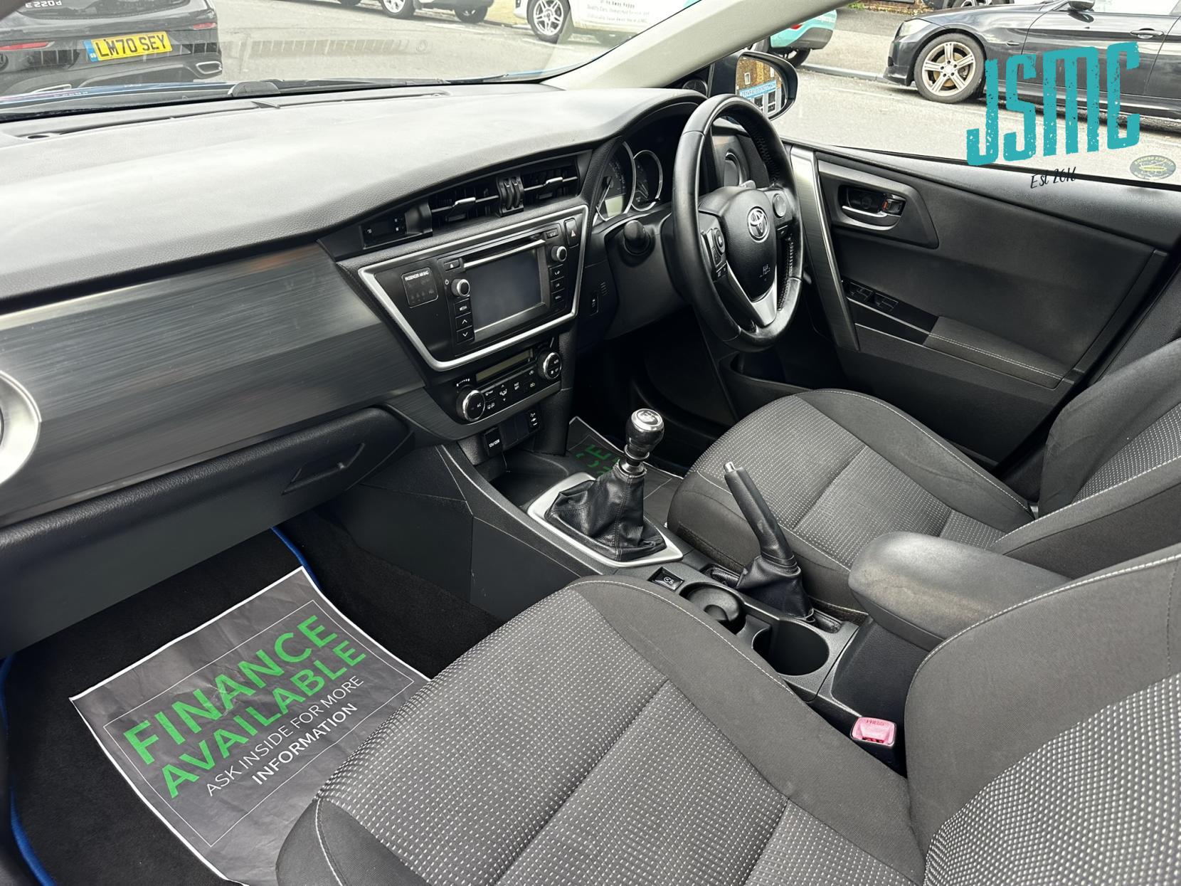 Toyota Auris 1.33 Dual VVT-i Icon Hatchback 5dr Petrol Manual Euro 5 (s/s) (101 ps)