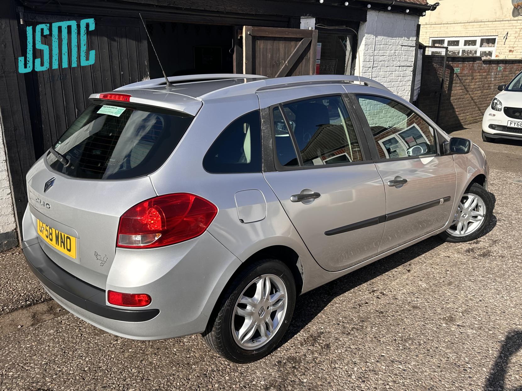 Renault Clio 1.2 16v Dynamique Sport Tourer 5dr Petrol Manual (137 g/km, 100 bhp)