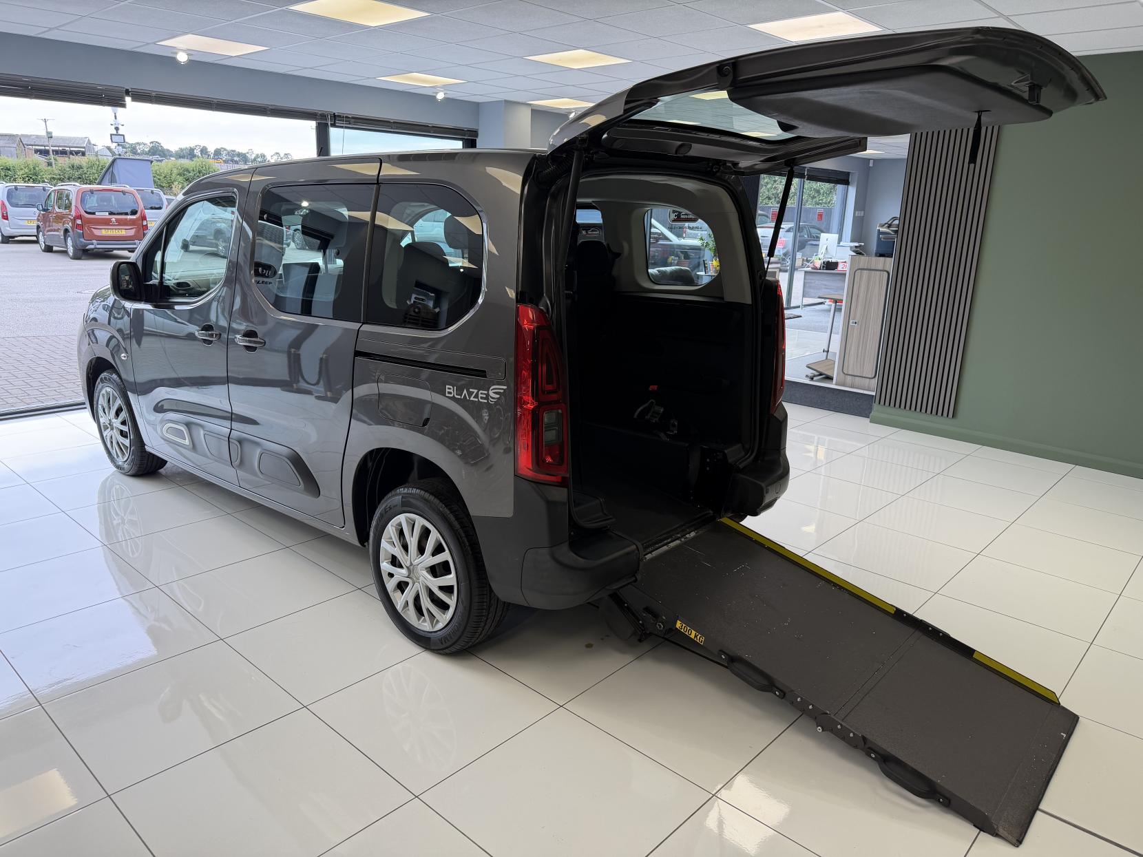 Citroen Berlingo WHEELCHAIR ADAPTED, CARRY UPTO 5 PERSONS , HIGH SEATING POSITION, 1.5 BlueHDi Feel M MPV 5dr Diesel Manual Euro 6 (100 ps)