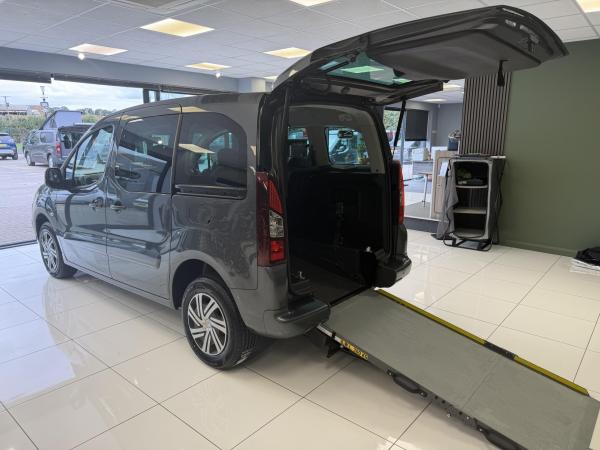Citroen Berlingo NEW PRICE. SAVE &pound;2,000 NOW &pound;10,995!  JUST 6,991 MILES! RARE AUTO WAV, CARRIES 4 WITH A WINCH, upto 65 mpg official test figures from new!