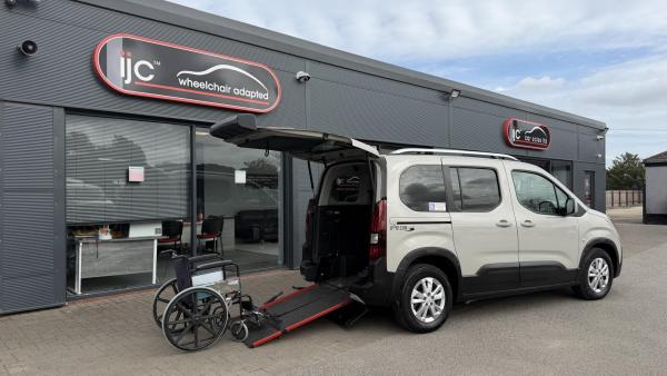 Peugeot Rifter NEW PRICE. Save &pound;2,000 NOW &pound;12,995. 1 OWNER DIRECT FROM MOTABILITY! JUST 20,513 MILES!  HIGH SEATING POSITION, FOLD FLAT RAMP OR STORE VERTICAL 