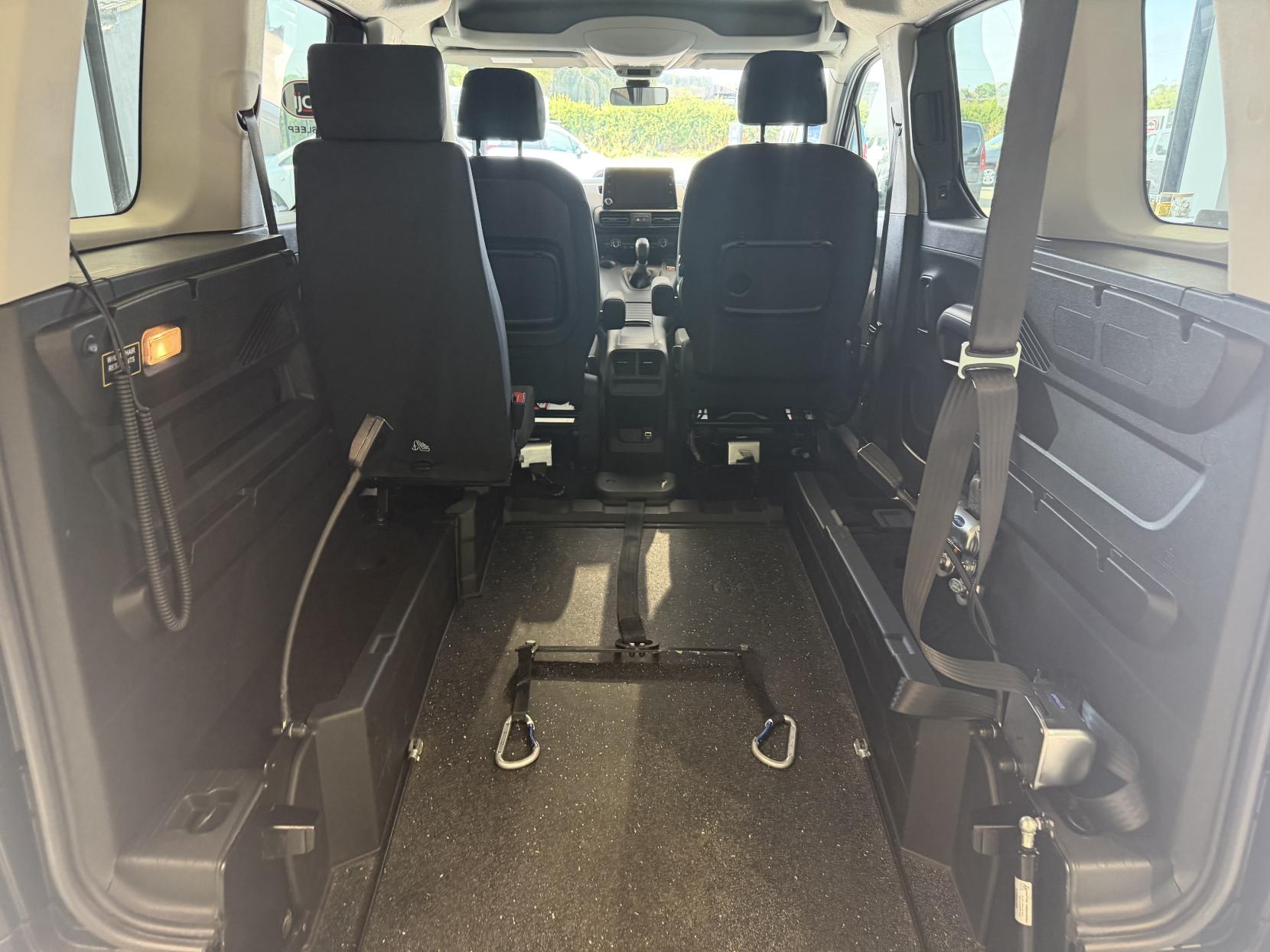 Peugeot Rifter AUTOMATIC WHEELCHAIR ADAPTED MPV, CARRIES 4 WITH WINCH! 1.5 BlueHDi AUTO 130 BHP  Allure  MPV 5dr Diesel EAT Euro 6