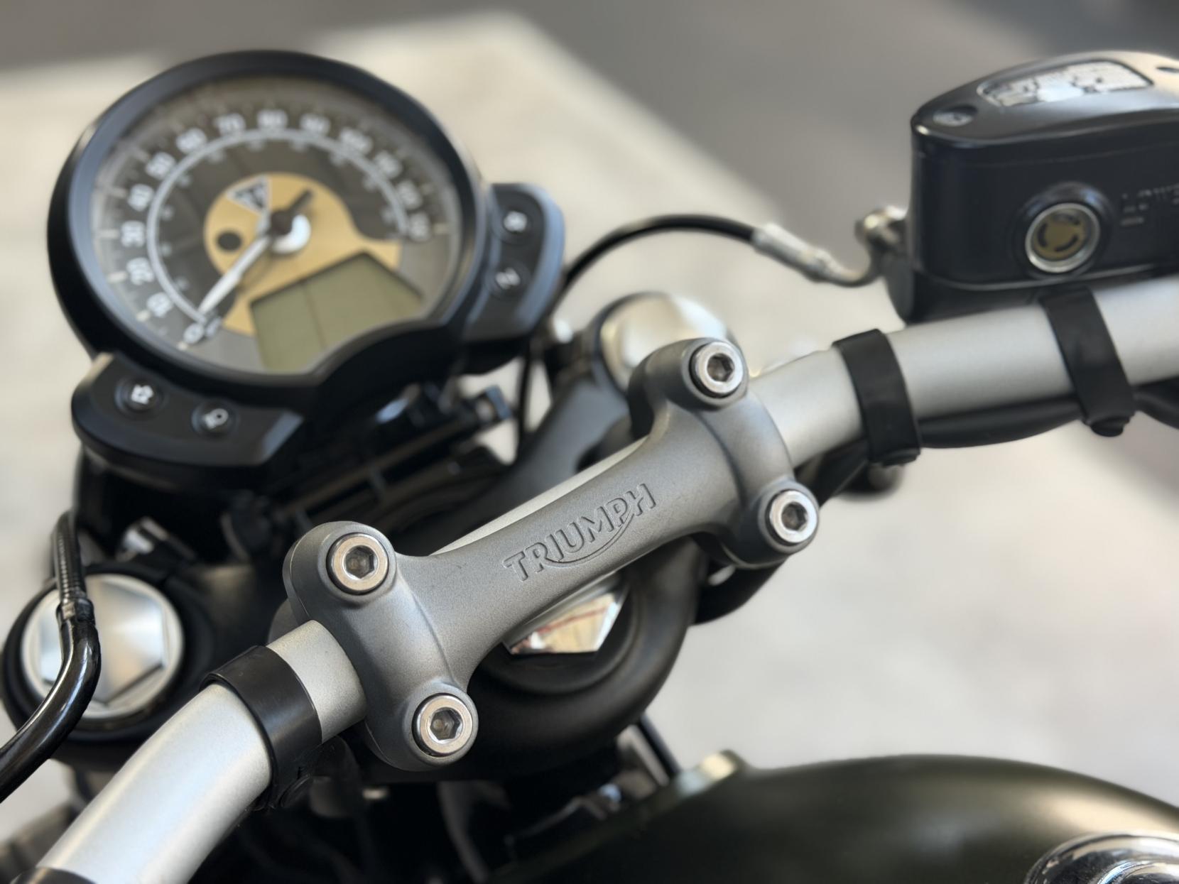 Triumph Bobber 1200 Custom Cruiser Petrol Manual Euro 4 (77 ps)