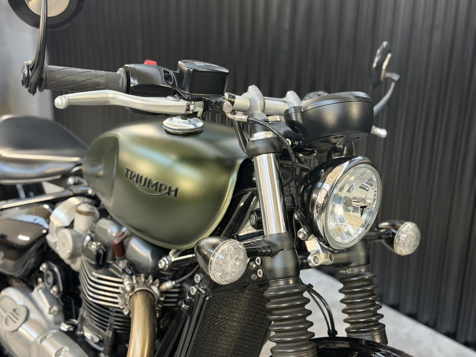 Triumph Bobber 1200 Custom Cruiser Petrol Manual Euro 4 (77 ps)