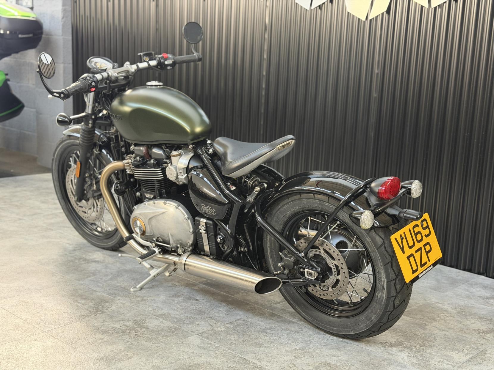 Triumph Bobber 1200 Custom Cruiser Petrol Manual Euro 4 (77 ps)