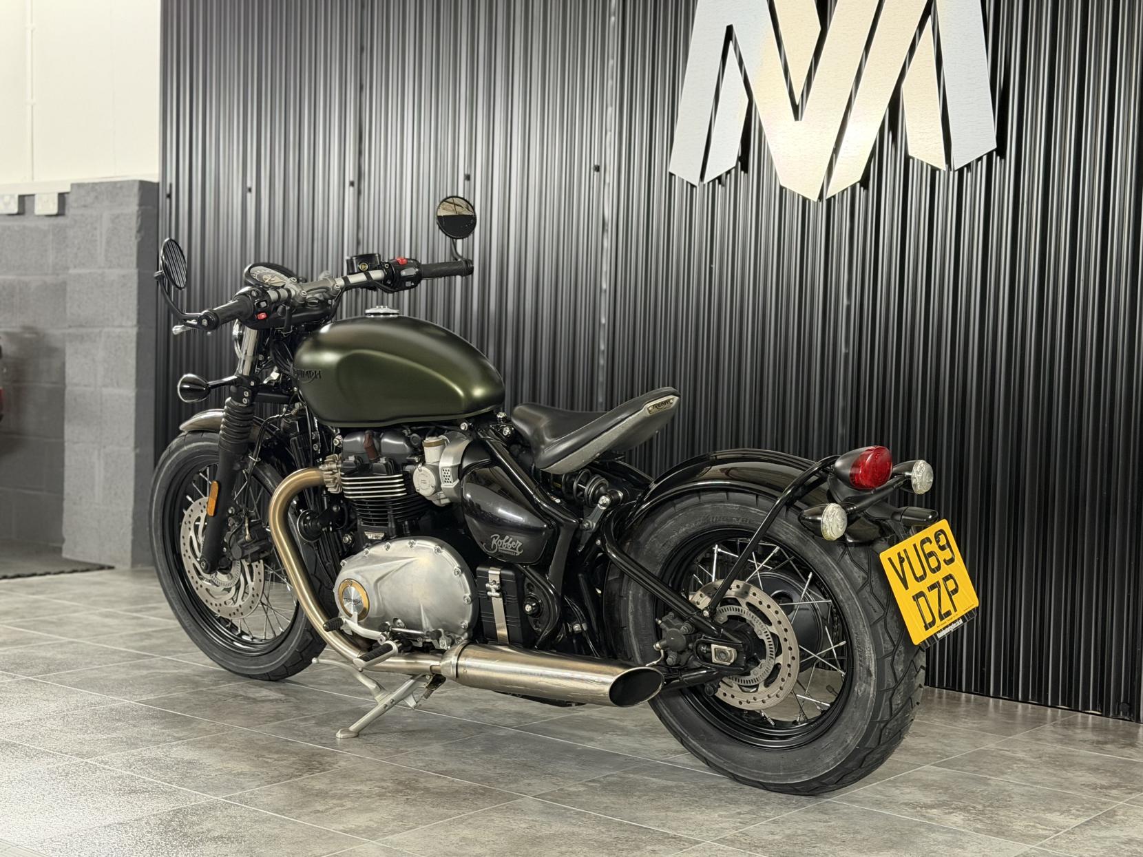 Triumph Bobber 1200 Custom Cruiser Petrol Manual Euro 4 (77 ps)