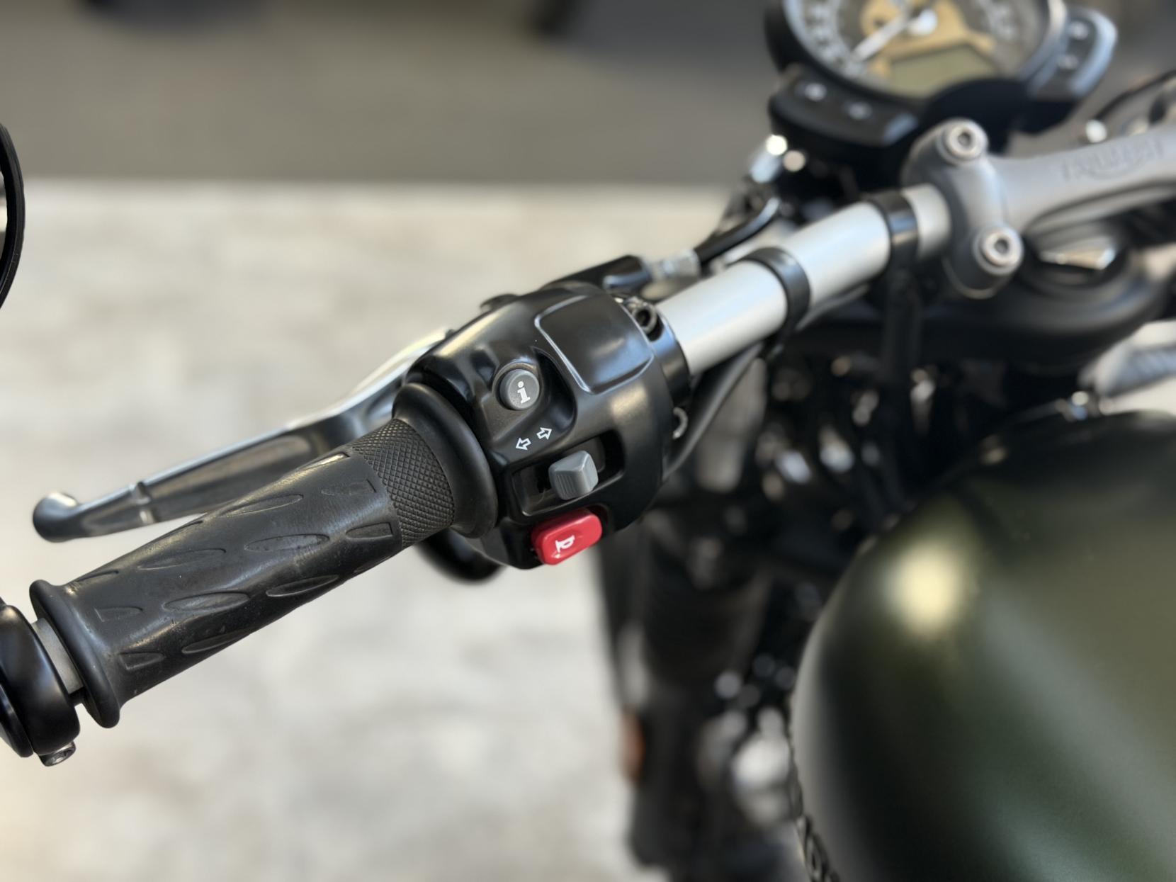 Triumph Bobber 1200 Custom Cruiser Petrol Manual Euro 4 (77 ps)