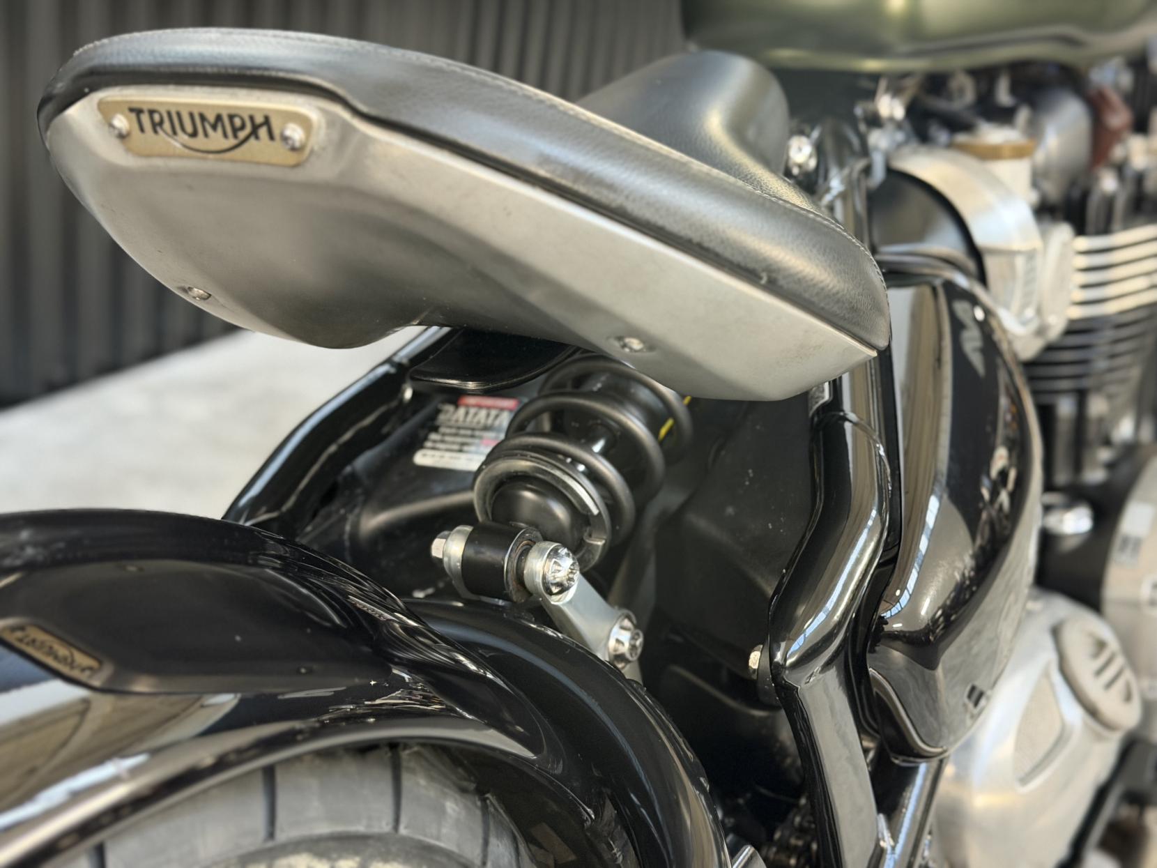 Triumph Bobber 1200 Custom Cruiser Petrol Manual Euro 4 (77 ps)