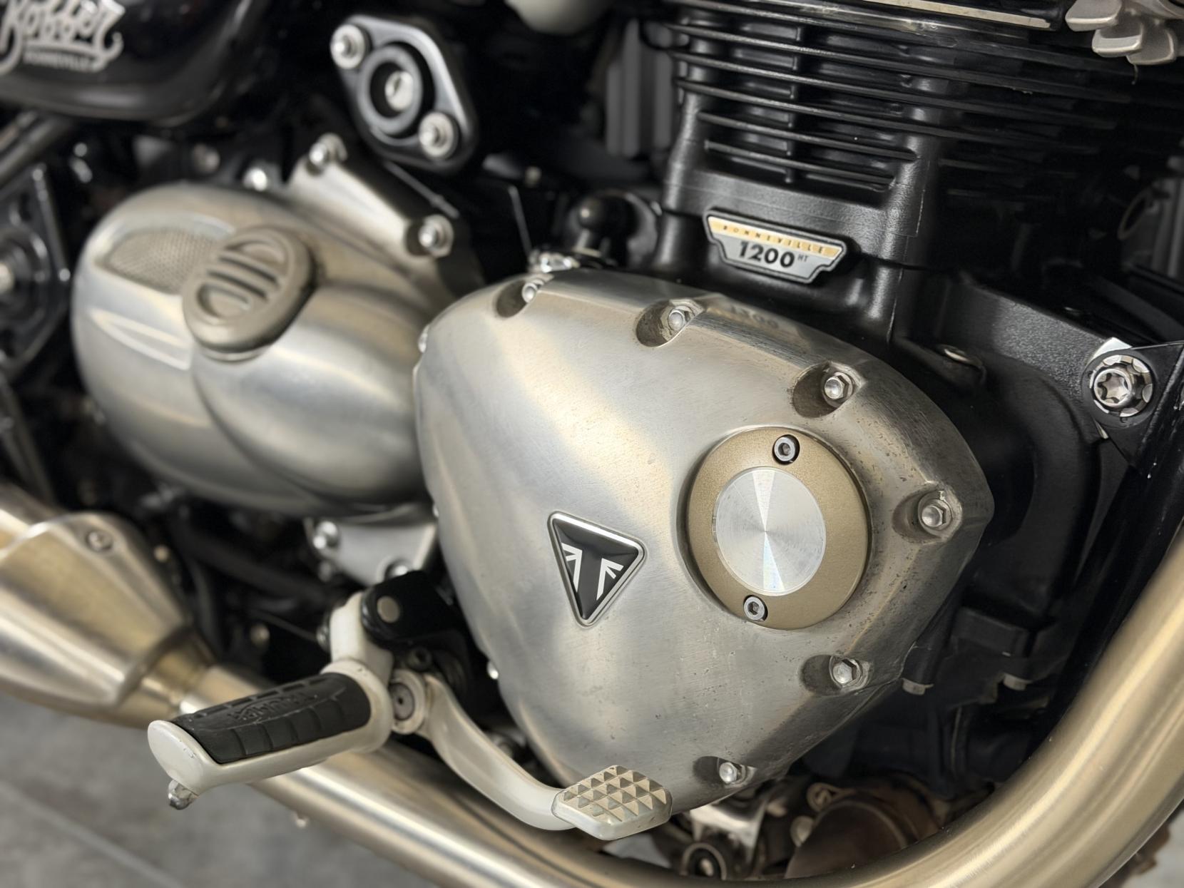 Triumph Bobber 1200 Custom Cruiser Petrol Manual Euro 4 (77 ps)