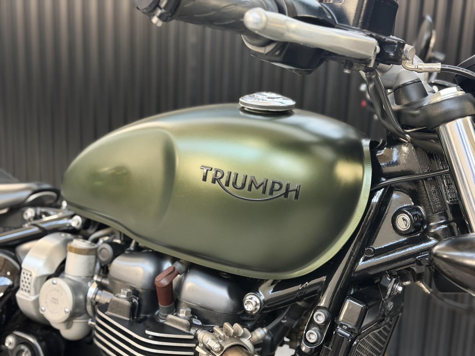 Triumph Bobber 1200 Custom Cruiser Petrol Manual Euro 4 (77 ps)