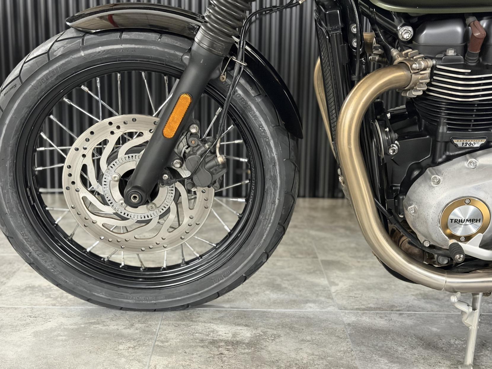 Triumph Bobber 1200 Custom Cruiser Petrol Manual Euro 4 (77 ps)