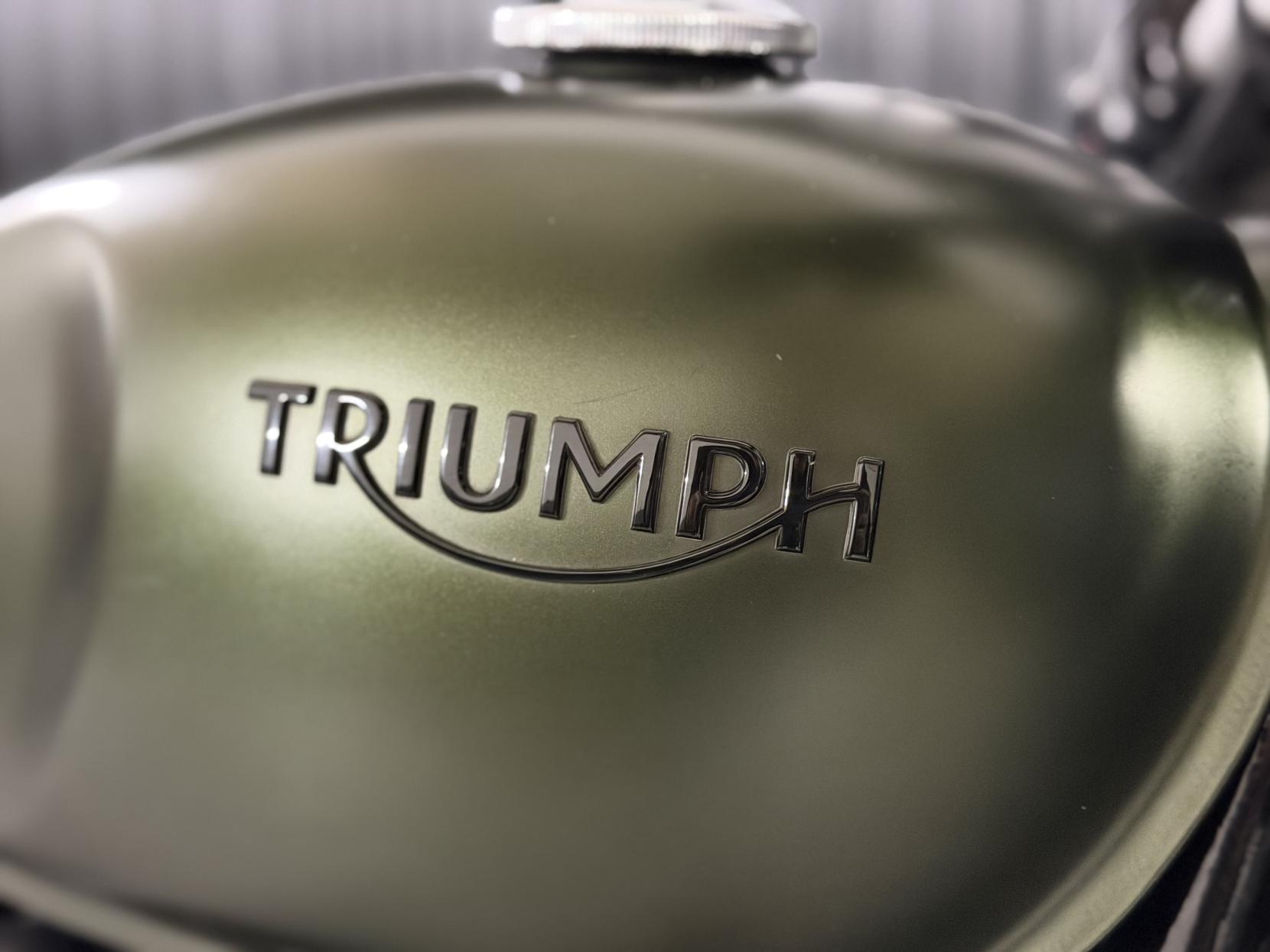 Triumph Bobber 1200 Custom Cruiser Petrol Manual Euro 4 (77 ps)