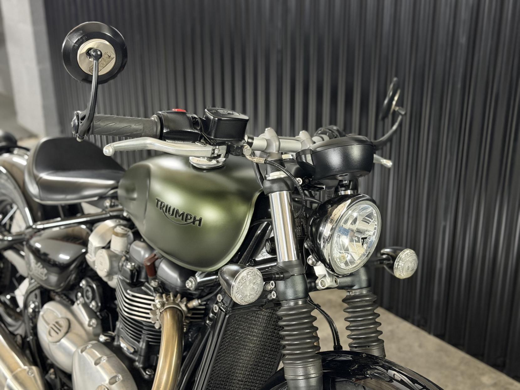 Triumph Bobber 1200 Custom Cruiser Petrol Manual Euro 4 (77 ps)