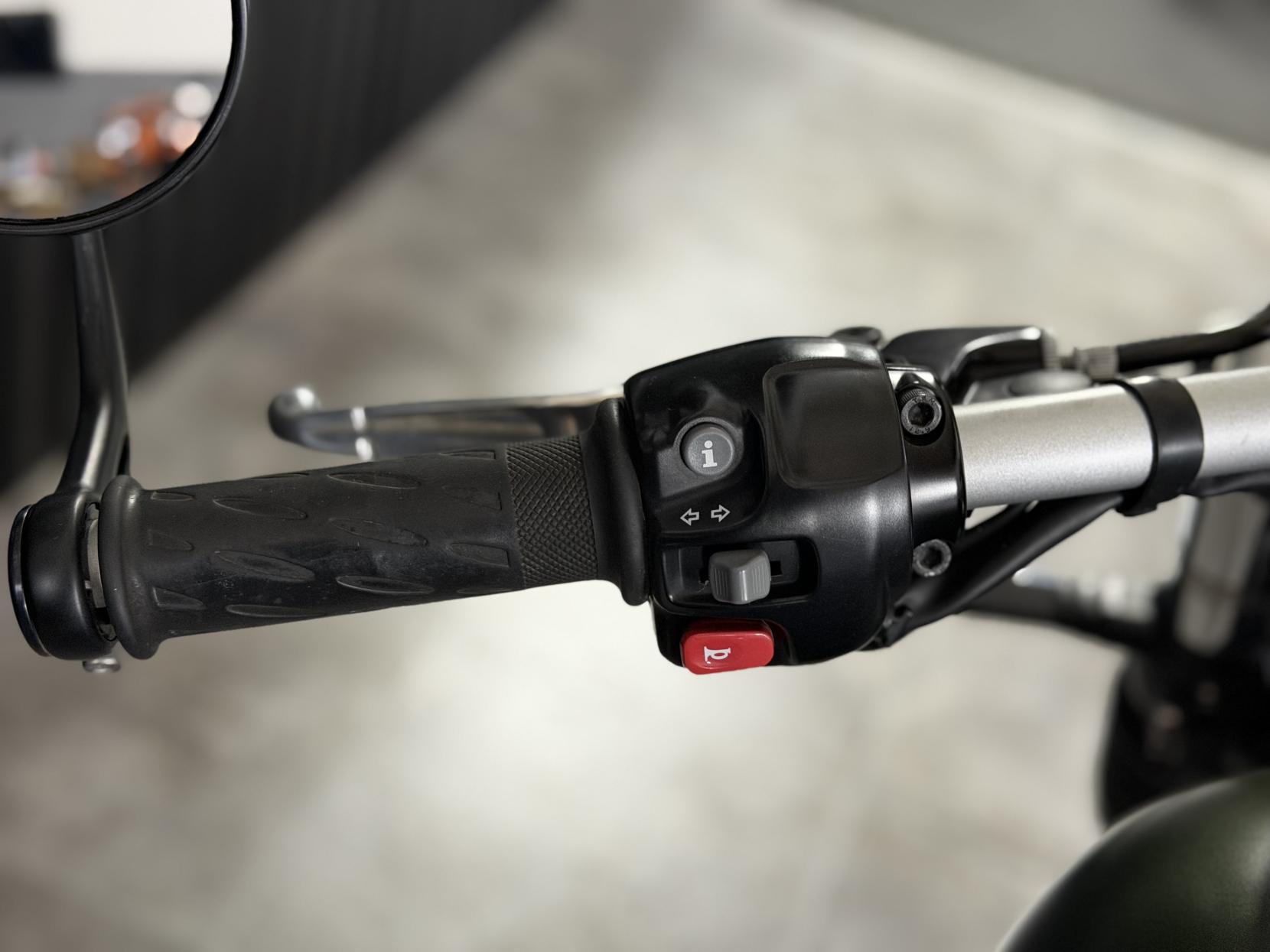 Triumph Bobber 1200 Custom Cruiser Petrol Manual Euro 4 (77 ps)