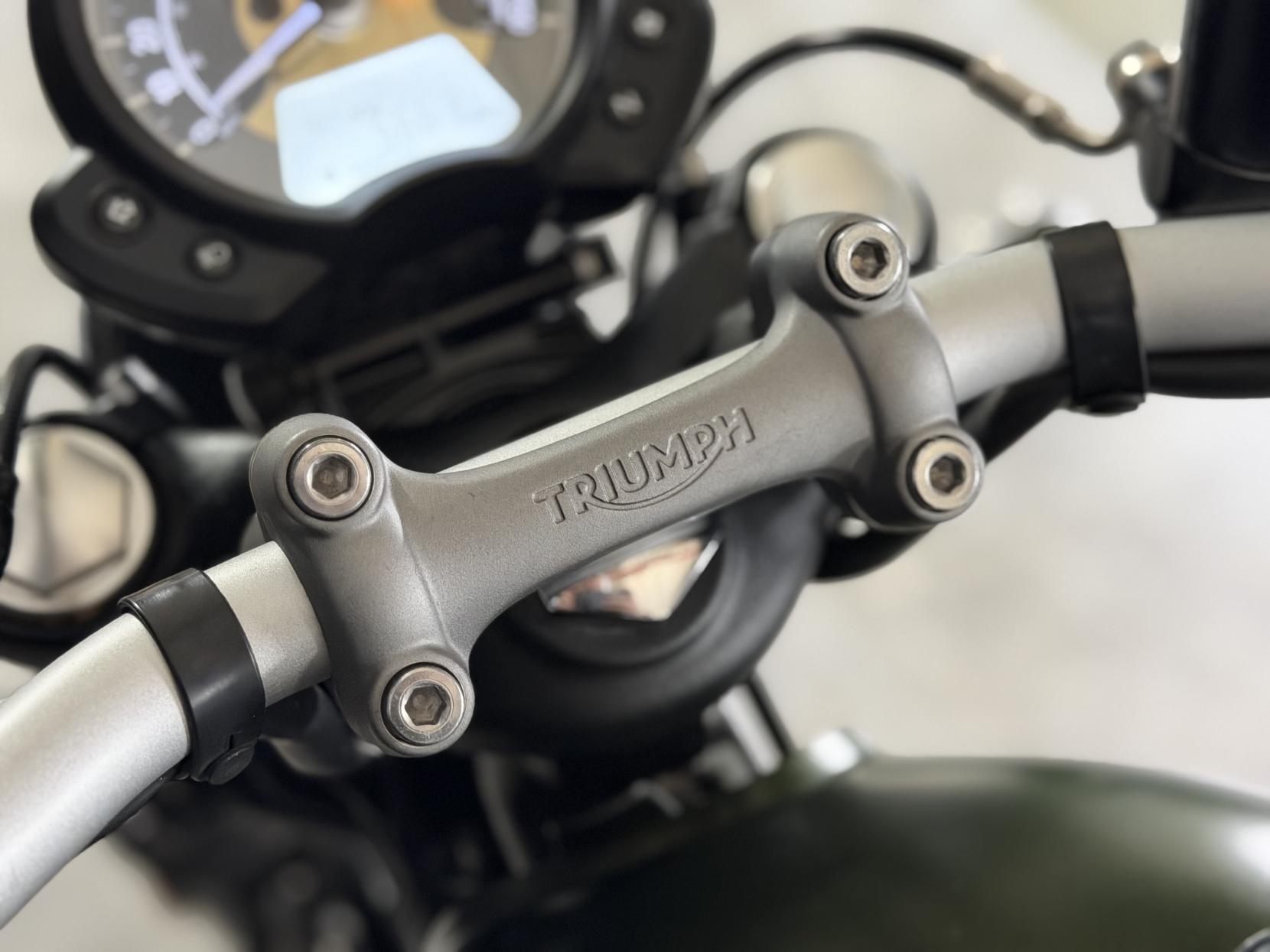 Triumph Bobber 1200 Custom Cruiser Petrol Manual Euro 4 (77 ps)