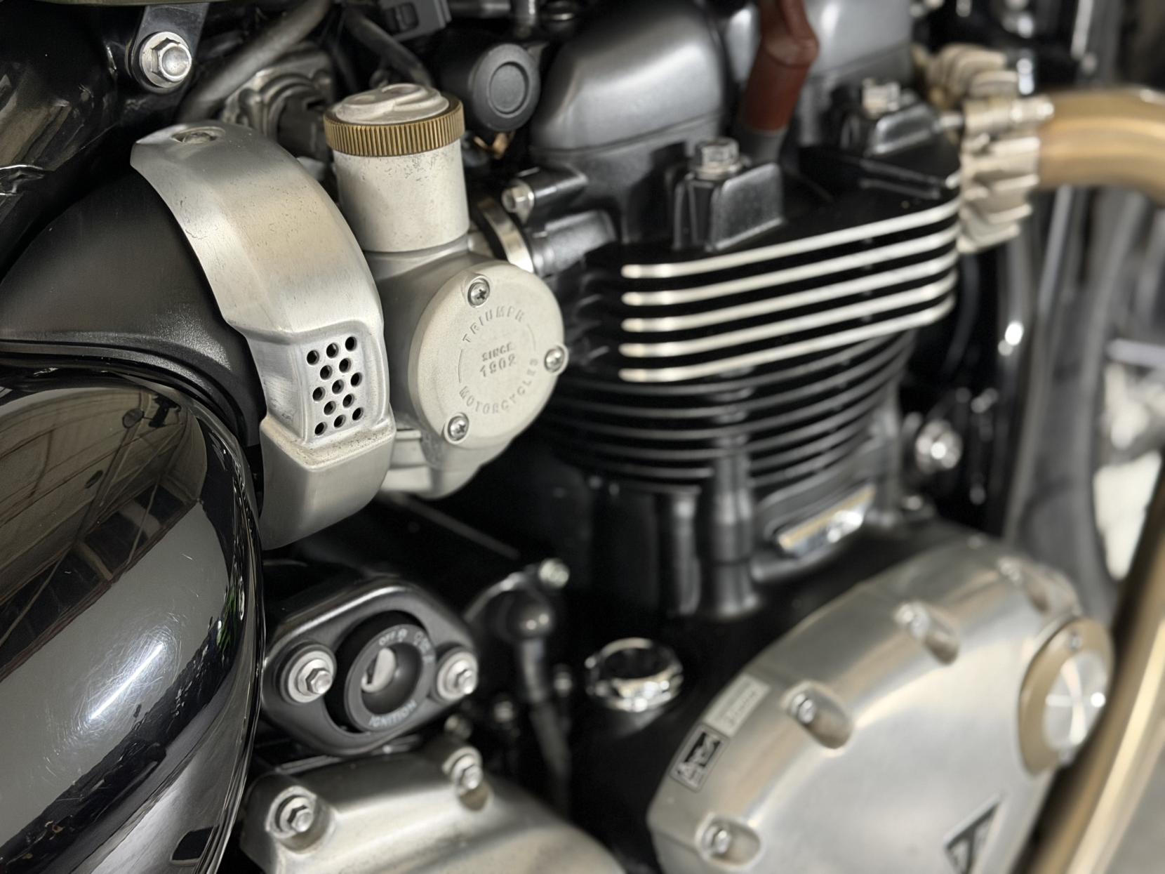 Triumph Bobber 1200 Custom Cruiser Petrol Manual Euro 4 (77 ps)