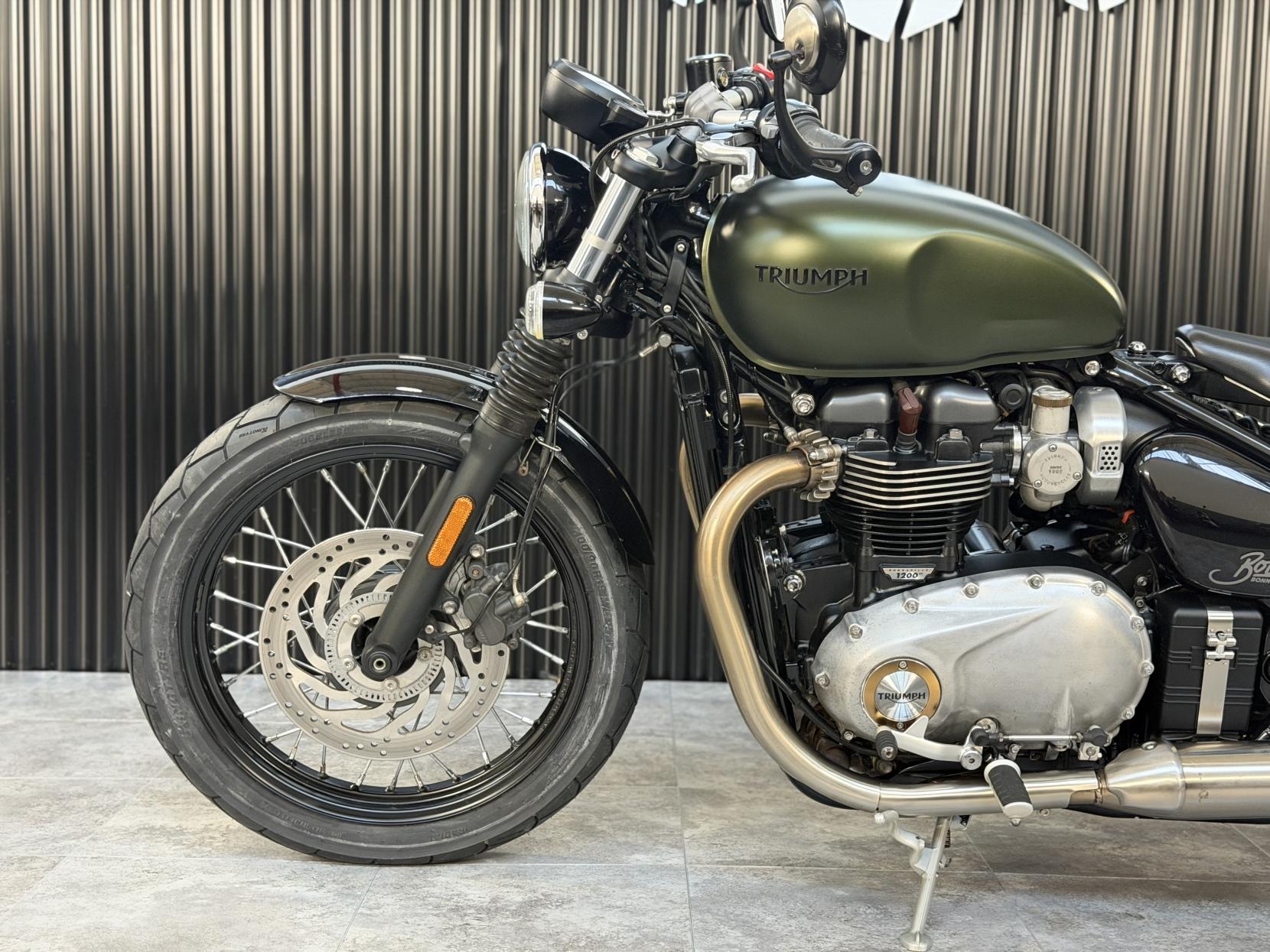 Triumph Bobber 1200 Custom Cruiser Petrol Manual Euro 4 (77 ps)