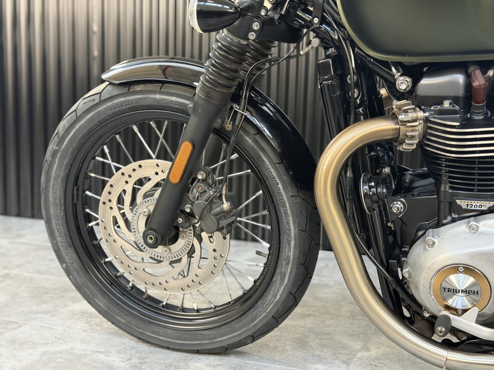 Triumph Bobber 1200 Custom Cruiser Petrol Manual Euro 4 (77 ps)