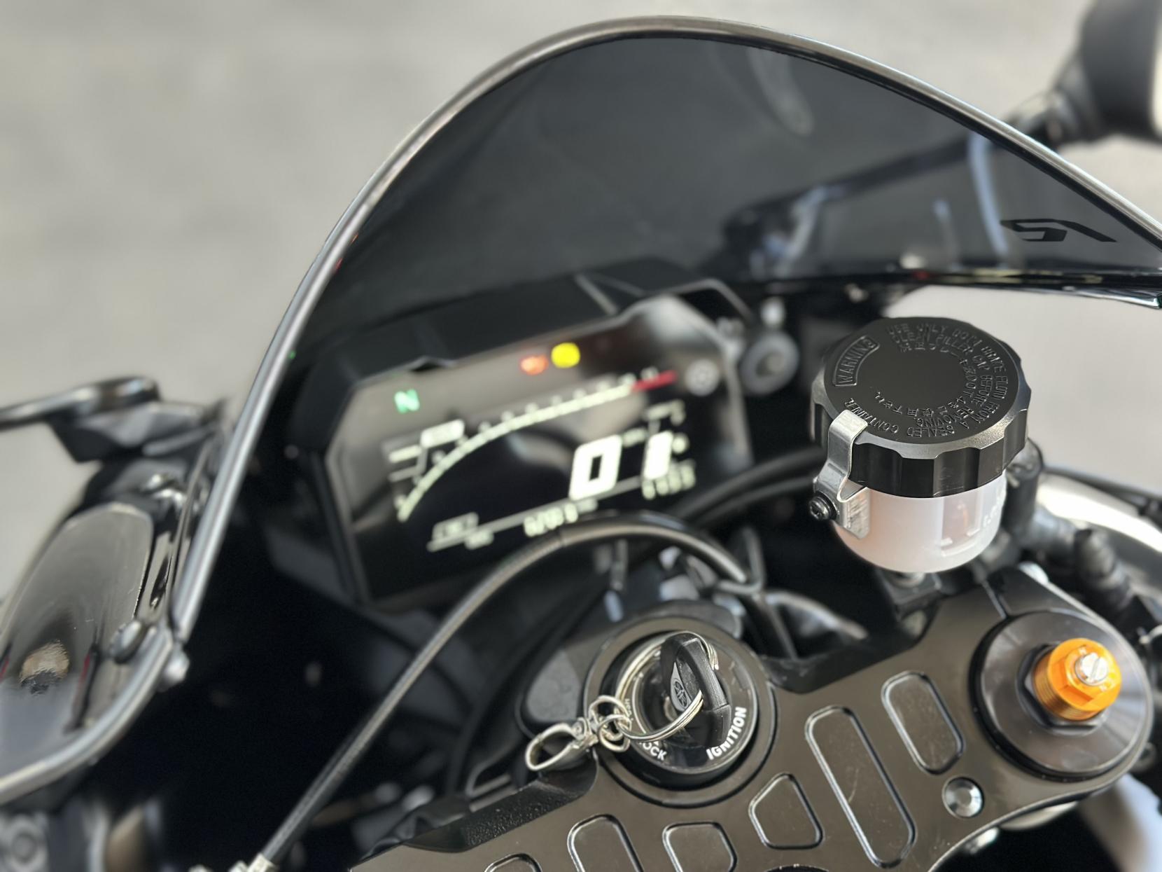 Yamaha R7 700 Super Sports Petrol Manual Euro 5 (73 ps)