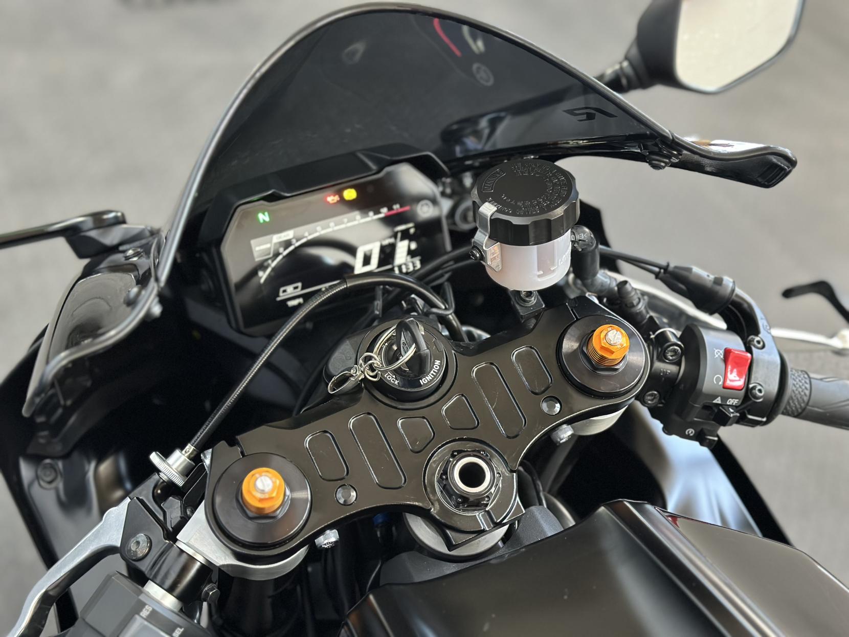 Yamaha R7 700 Super Sports Petrol Manual Euro 5 (73 ps)