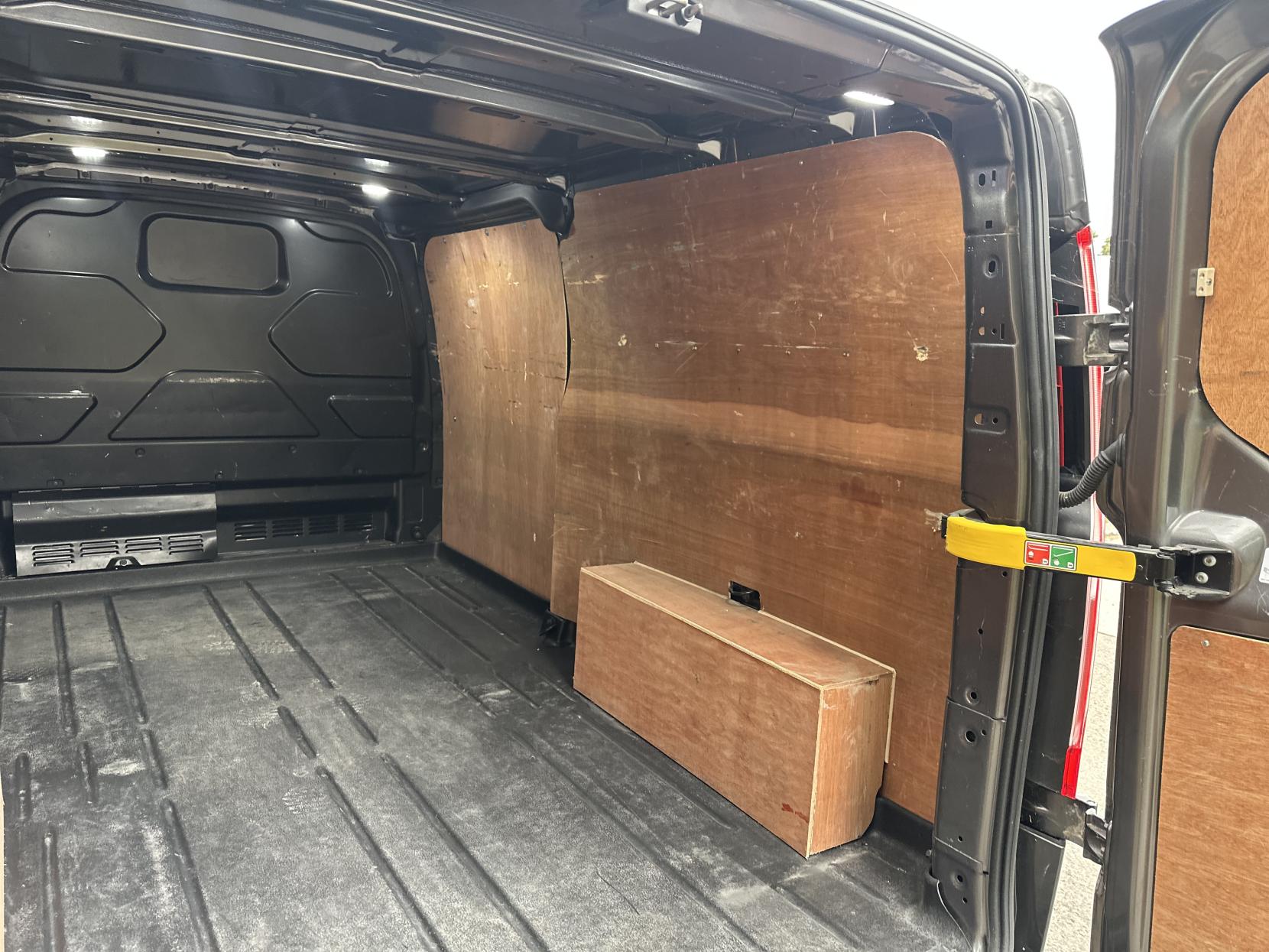 Ford Transit Custom 2.0 300 EcoBlue Limited Panel Van 5dr Diesel Manual L2 H1 Euro 6 (s/s) (130 ps)