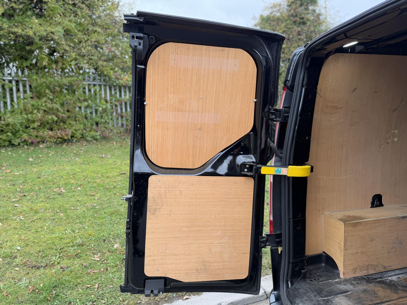 Ford Transit Custom 2.0 300 EcoBlue Limited Panel Van 5dr Diesel Auto L2 H1 Euro 6 (s/s) (130 ps)