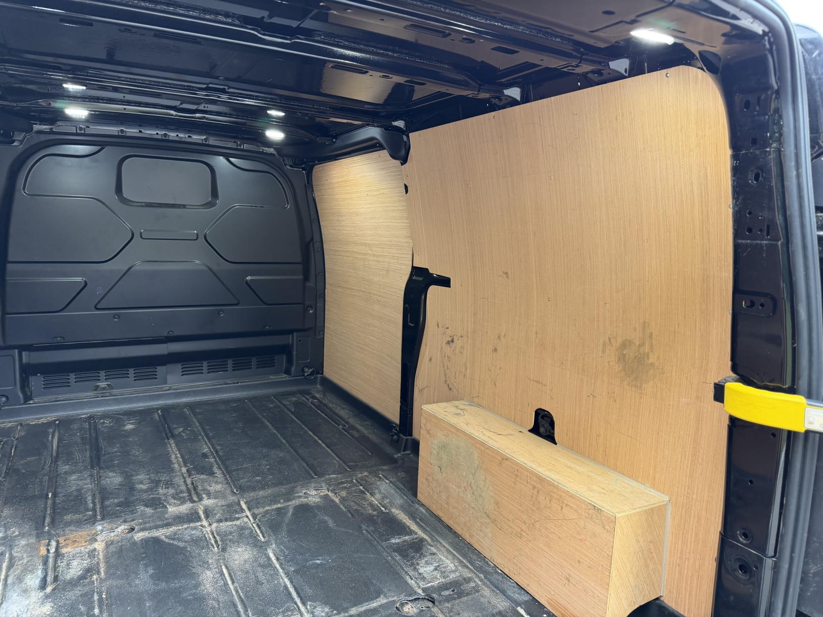 Ford Transit Custom 2.0 300 EcoBlue Limited Panel Van 5dr Diesel Auto L2 H1 Euro 6 (s/s) (130 ps)