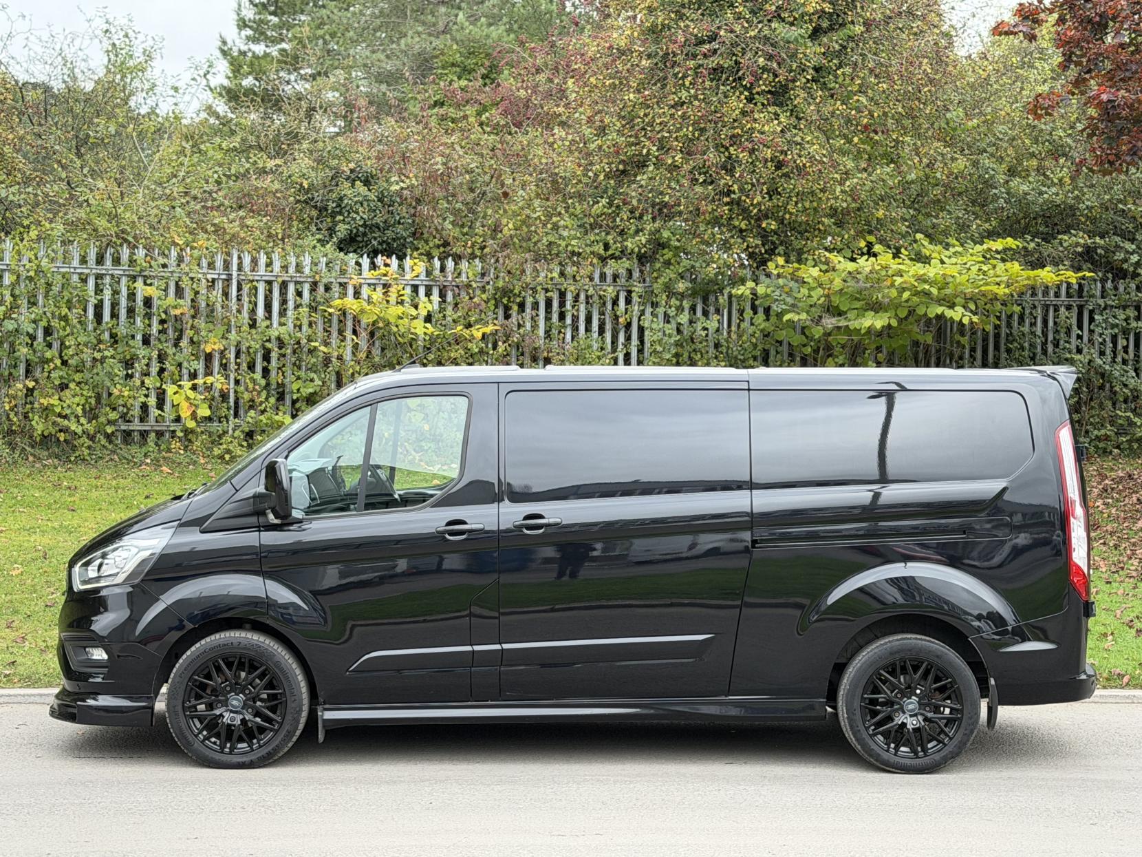 Ford Transit Custom 2.0 300 EcoBlue Limited Panel Van 5dr Diesel Auto L2 H1 Euro 6 (s/s) (130 ps)