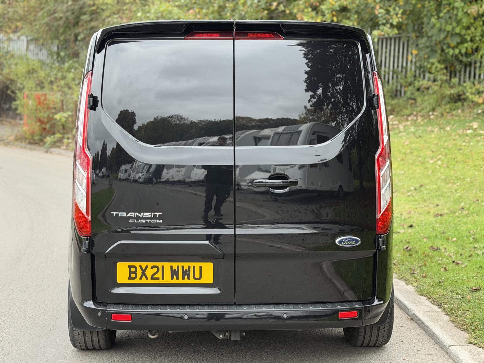 Ford Transit Custom 2.0 300 EcoBlue Limited Panel Van 5dr Diesel Auto L2 H1 Euro 6 (s/s) (130 ps)