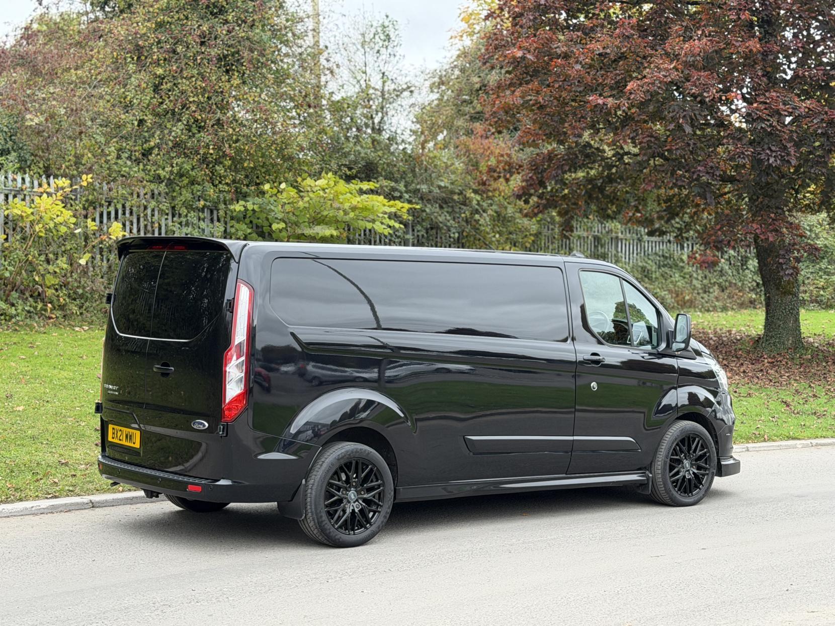 Ford Transit Custom 2.0 300 EcoBlue Limited Panel Van 5dr Diesel Auto L2 H1 Euro 6 (s/s) (130 ps)