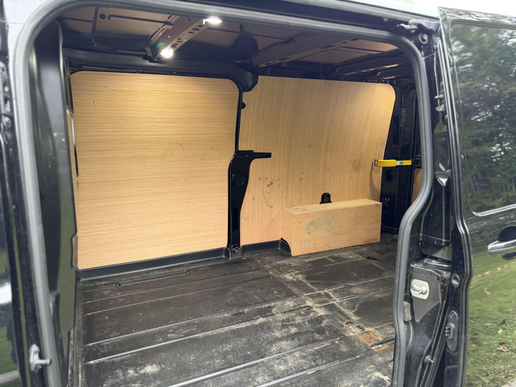 Ford Transit Custom 2.0 300 EcoBlue Limited Panel Van 5dr Diesel Auto L2 H1 Euro 6 (s/s) (130 ps)