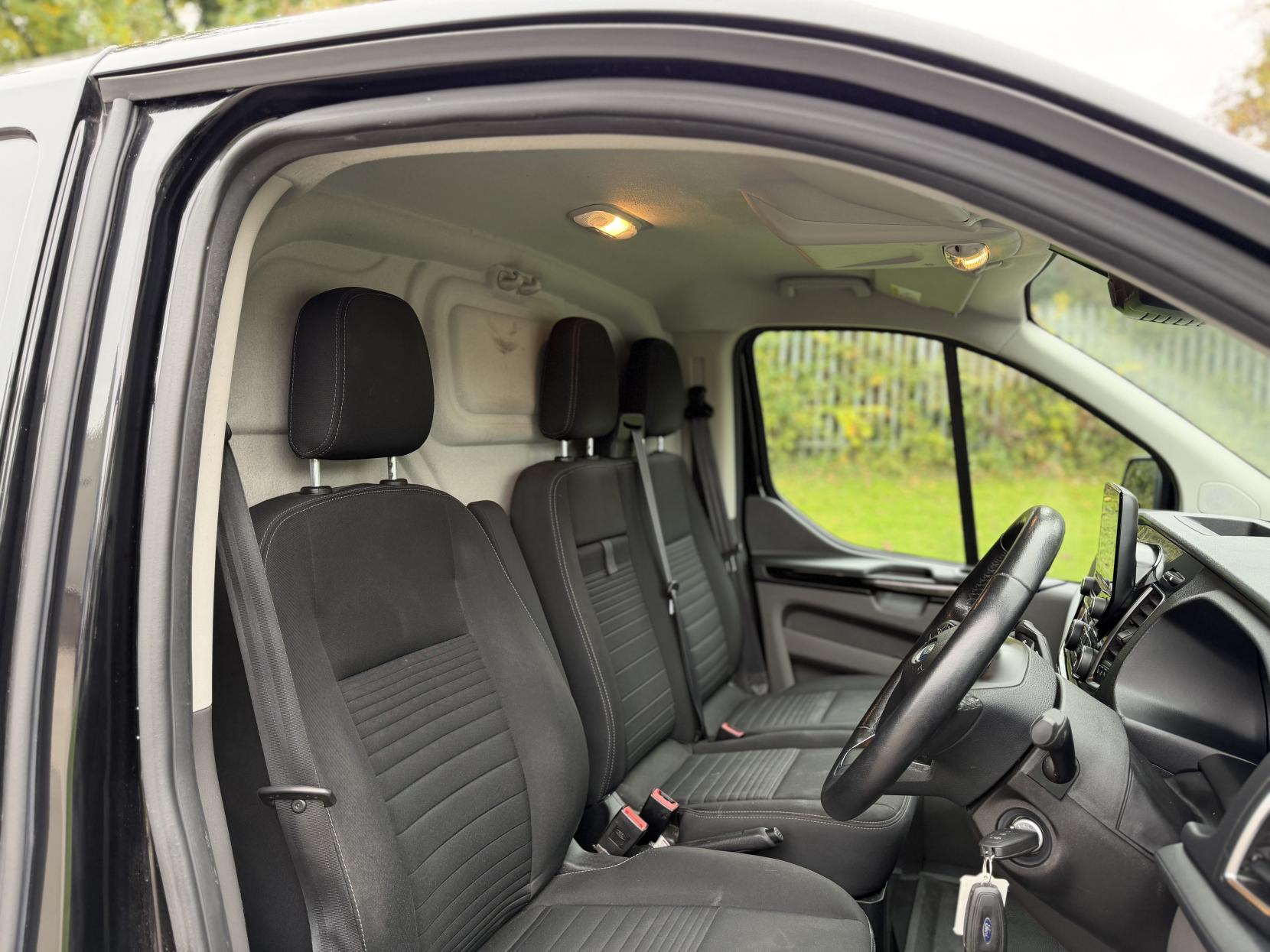 Ford Transit Custom 2.0 300 EcoBlue Limited Panel Van 5dr Diesel Auto L2 H1 Euro 6 (s/s) (130 ps)