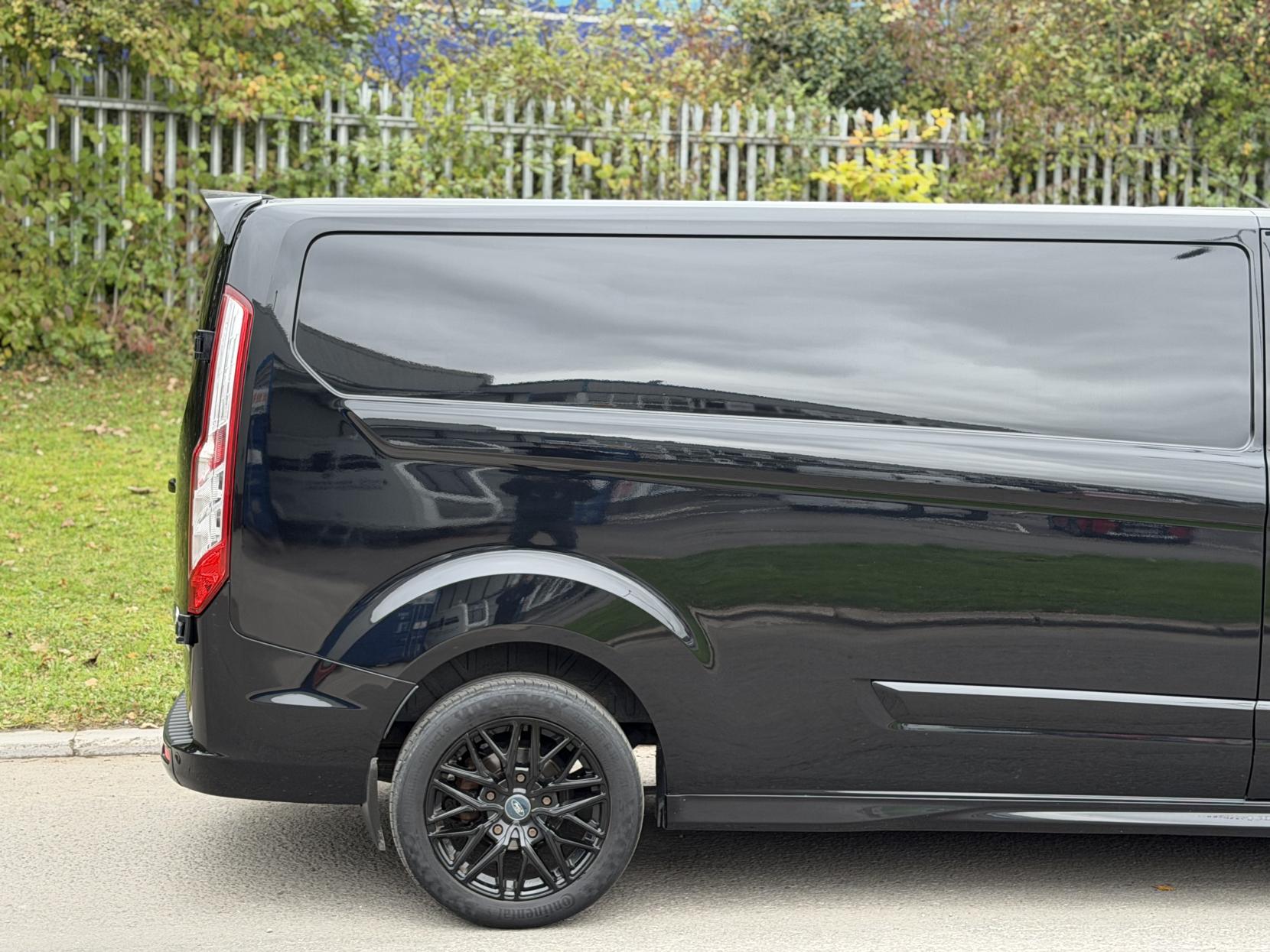 Ford Transit Custom 2.0 300 EcoBlue Limited Panel Van 5dr Diesel Auto L2 H1 Euro 6 (s/s) (130 ps)
