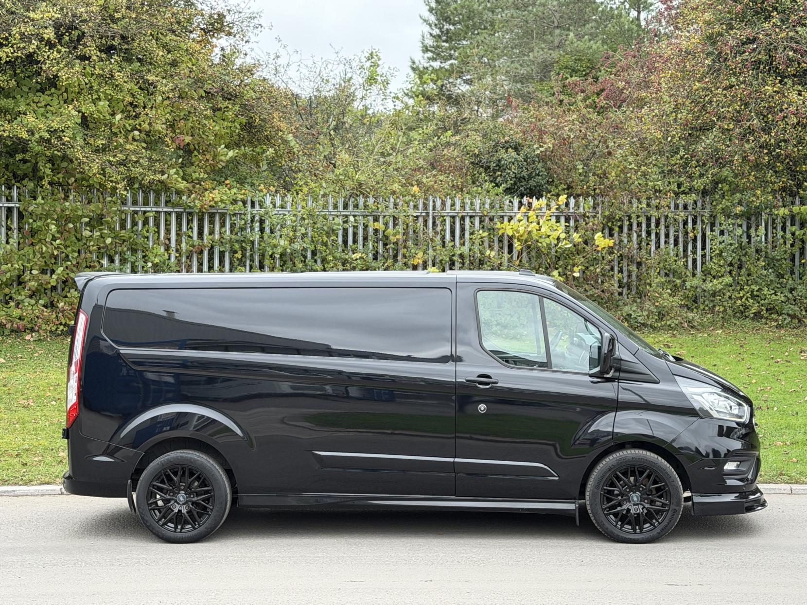Ford Transit Custom 2.0 300 EcoBlue Limited Panel Van 5dr Diesel Auto L2 H1 Euro 6 (s/s) (130 ps)