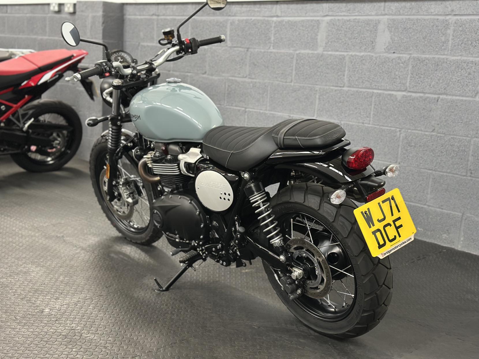 Triumph Street Scrambler 900 Roadster/Retro Petrol Manual Euro 5 (65 ps)