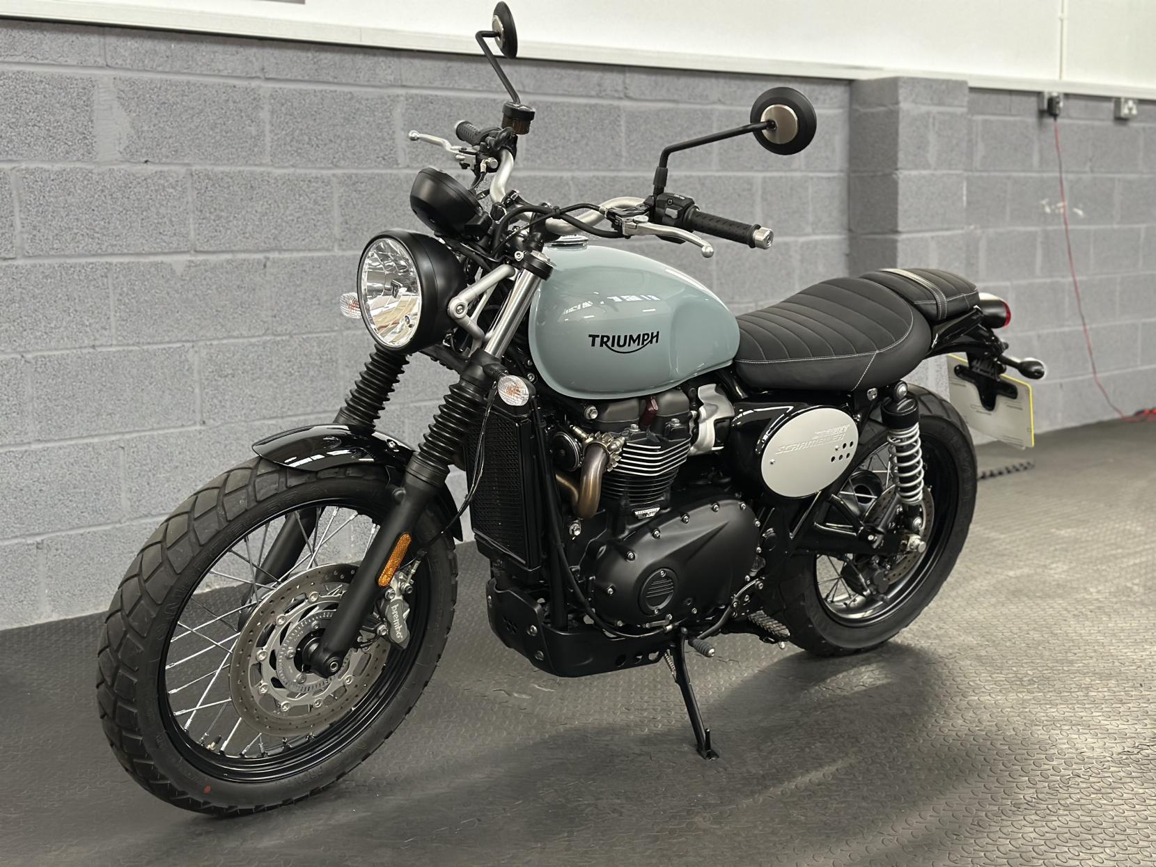 Triumph Street Scrambler 900 Roadster/Retro Petrol Manual Euro 5 (65 ps)