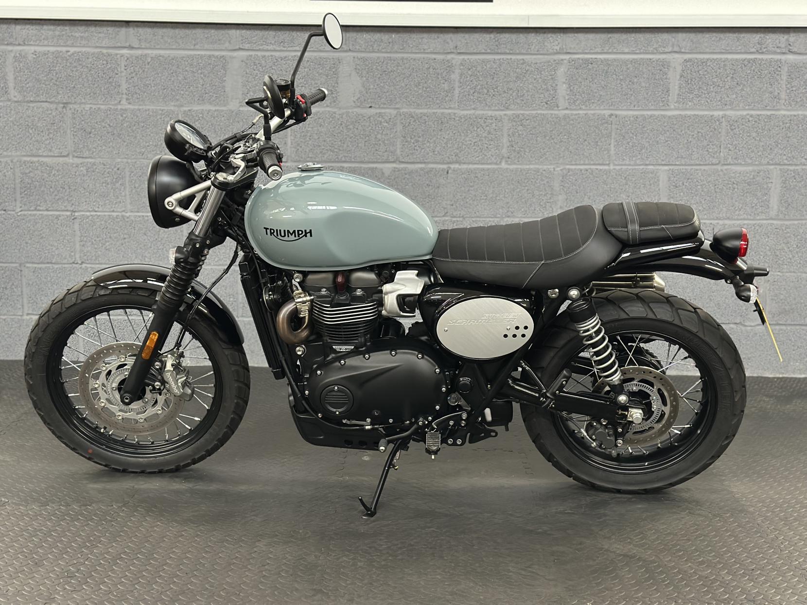 Triumph Street Scrambler 900 Roadster/Retro Petrol Manual Euro 5 (65 ps)