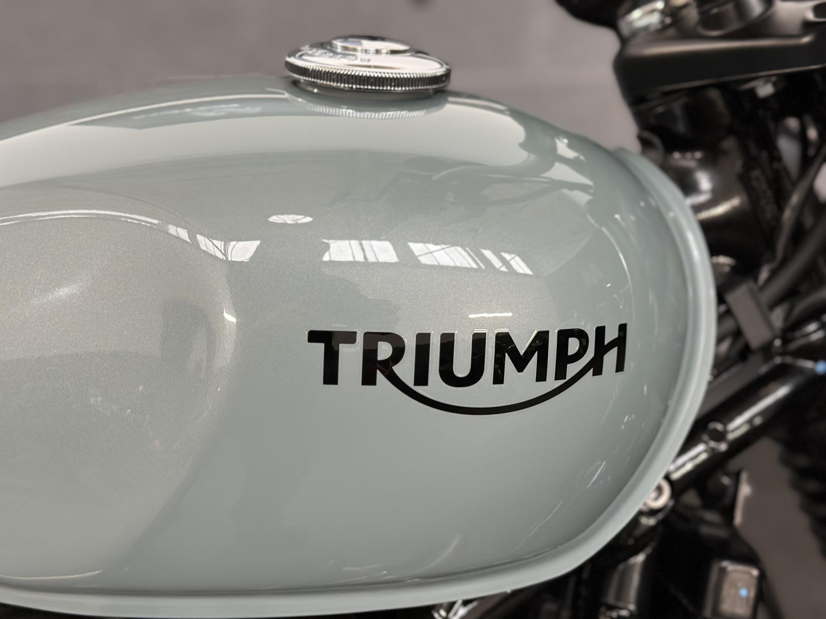 Triumph Street Scrambler 900 Roadster/Retro Petrol Manual Euro 5 (65 ps)