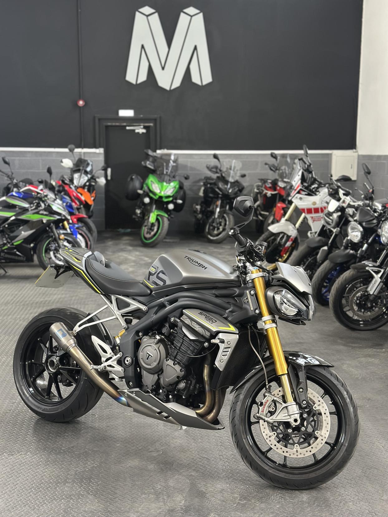 Triumph Speed Triple 1200 1160 RS Naked Petrol Manual Euro 5 (179 ps)