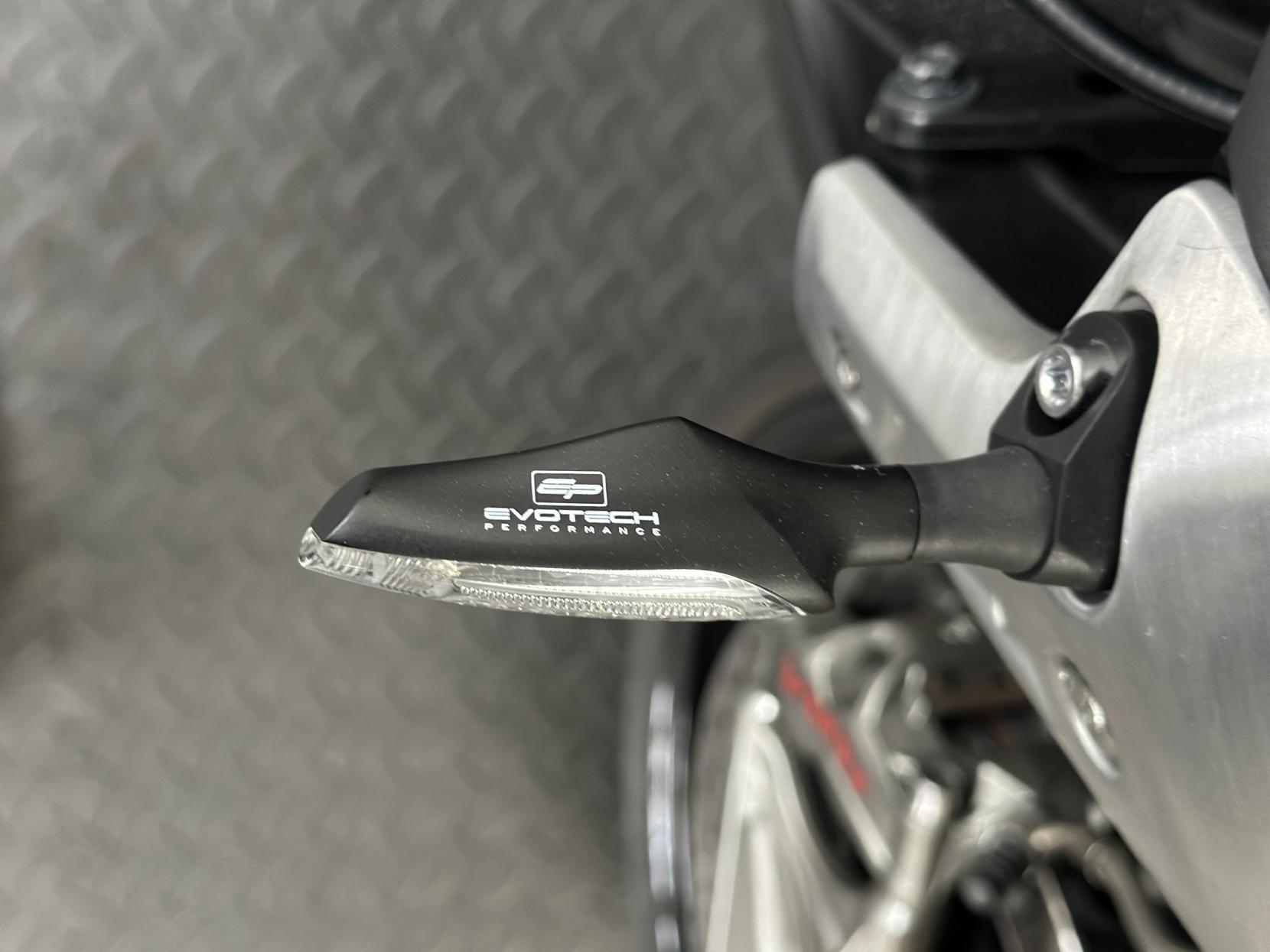 Triumph Speed Triple 1200 1160 RS Naked Petrol Manual Euro 5 (179 ps)