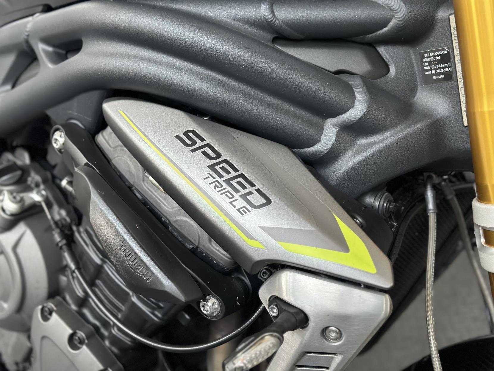Triumph Speed Triple 1200 1160 RS Naked Petrol Manual Euro 5 (179 ps)