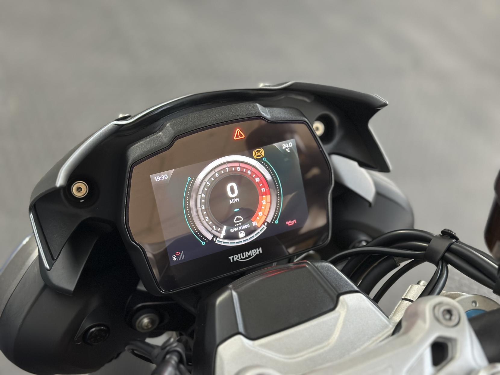 Triumph Speed Triple 1200 1160 RS Naked Petrol Manual Euro 5 (179 ps)