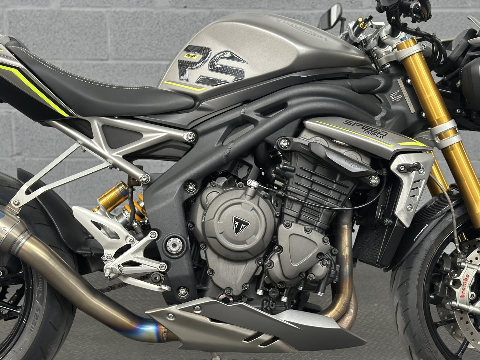 Triumph Speed Triple 1200 1160 RS Naked Petrol Manual Euro 5 (179 ps)