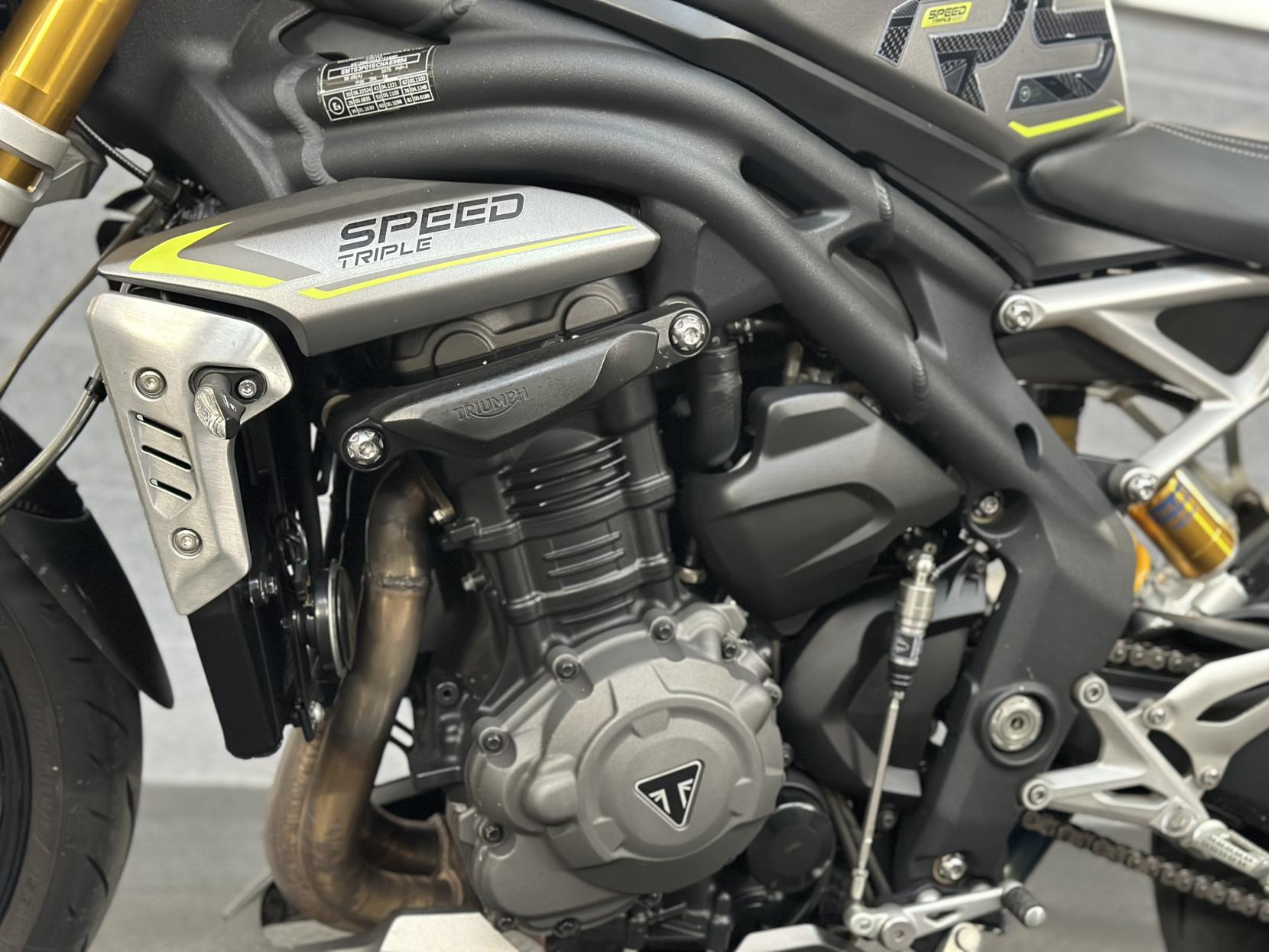 Triumph Speed Triple 1200 1160 RS Naked Petrol Manual Euro 5 (179 ps)