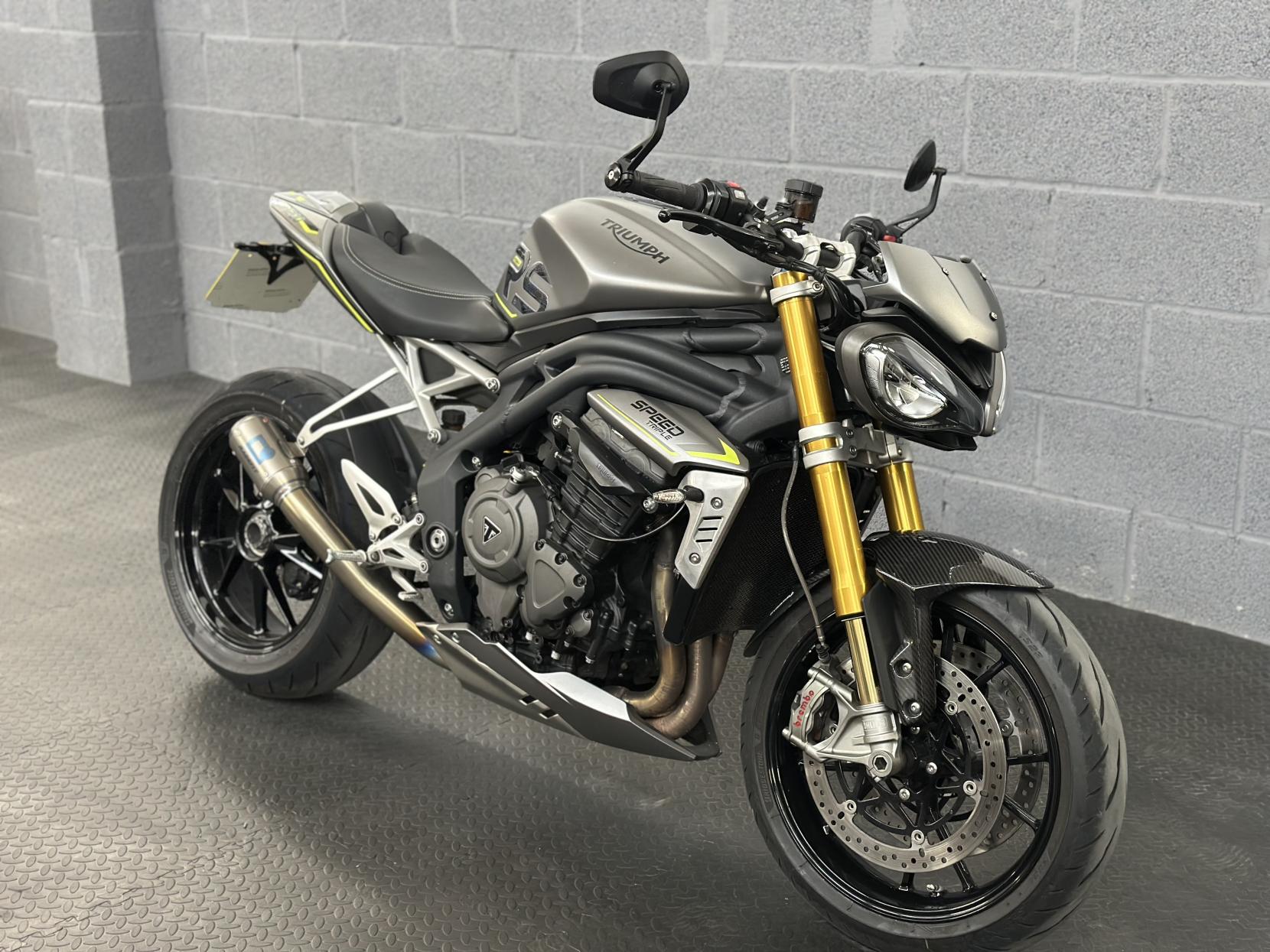 Triumph Speed Triple 1200 1160 RS Naked Petrol Manual Euro 5 (179 ps)